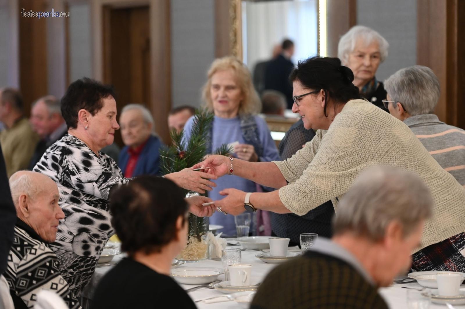 Zdjęcie w galerii na portalu naszraciborz.pl: Wzruszające świąteczne spotkanie w krzanowickiej Perle wiadomości z regionu