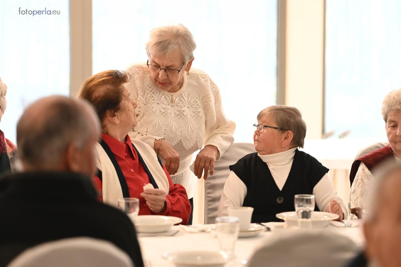 Zdjęcie w galerii na portalu naszraciborz.pl: Wzruszające świąteczne spotkanie w krzanowickiej Perle wiadomości z regionu