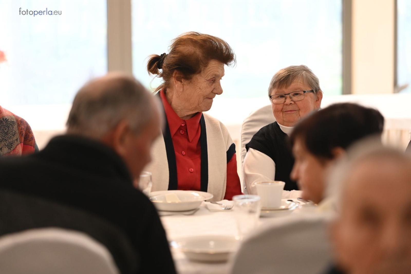 Zdjęcie w galerii na portalu naszraciborz.pl: Wzruszające świąteczne spotkanie w krzanowickiej Perle wiadomości z regionu