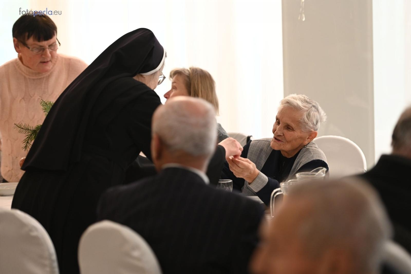 Zdjęcie w galerii na portalu naszraciborz.pl: Wzruszające świąteczne spotkanie w krzanowickiej Perle wiadomości z regionu