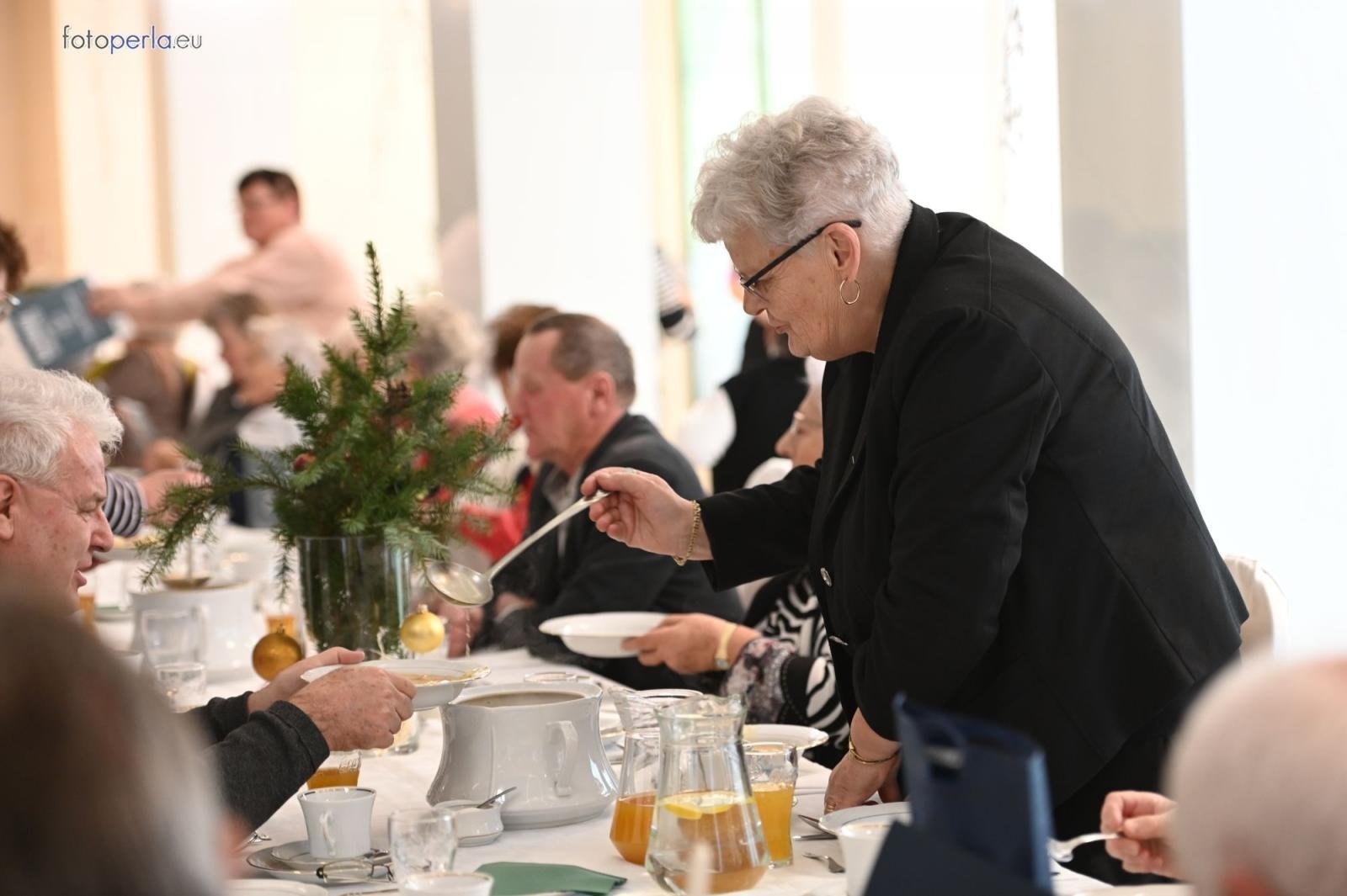 Zdjęcie w galerii na portalu naszraciborz.pl: Wzruszające świąteczne spotkanie w krzanowickiej Perle wiadomości z regionu