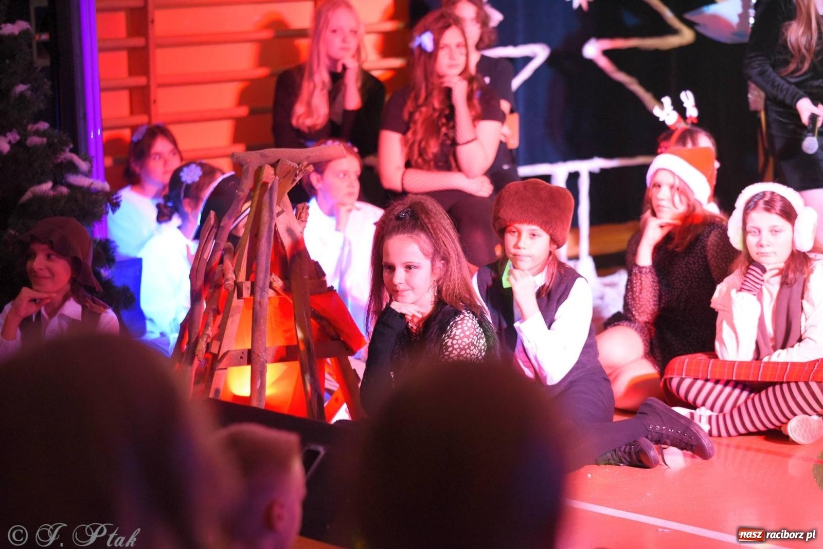 Zdjęcie w galerii na portalu naszraciborz.pl: Teatr Trzynastka wystawił Królową Śniegu wiadomości z regionu