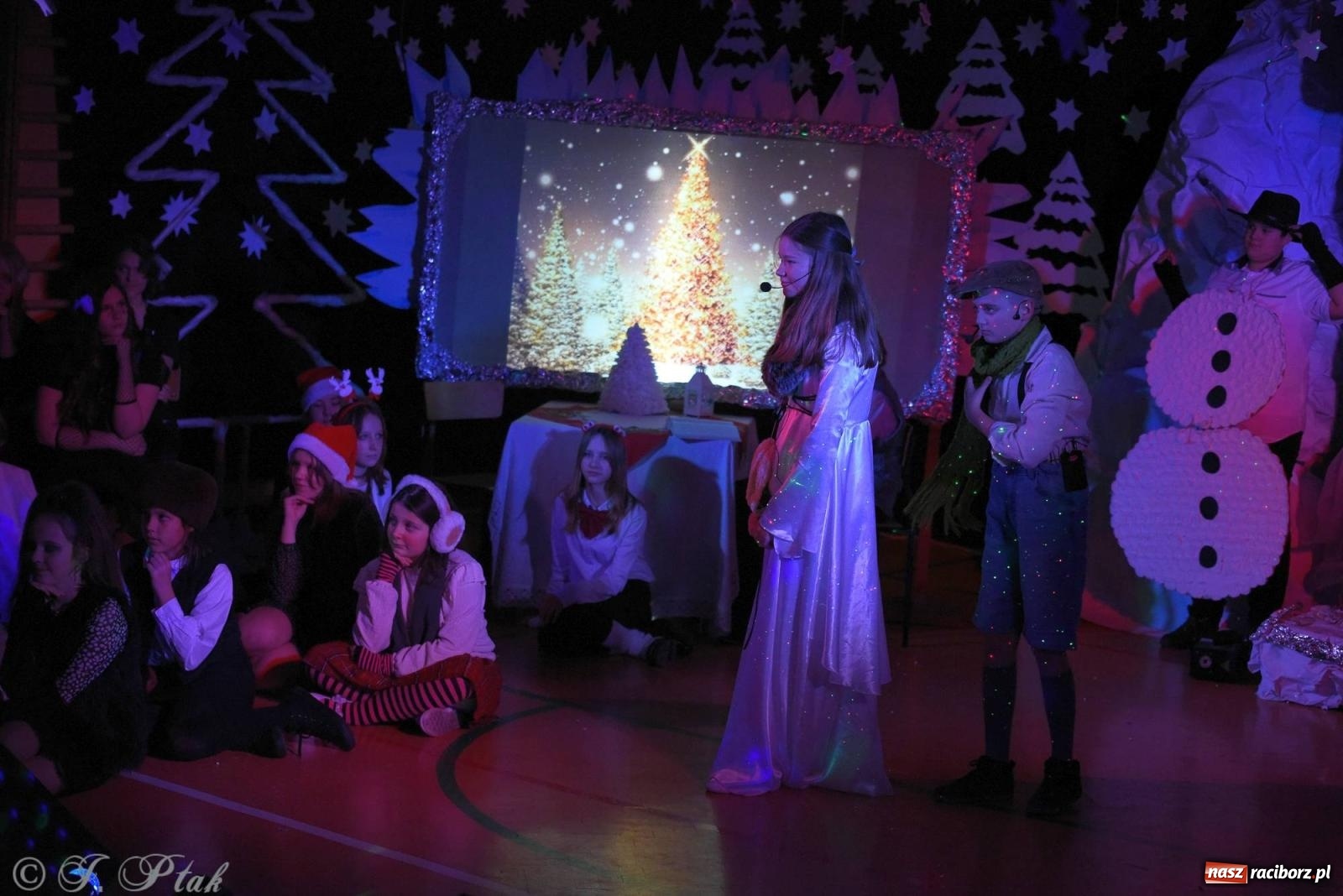 Zdjęcie w galerii na portalu naszraciborz.pl: Teatr Trzynastka wystawił Królową Śniegu wiadomości z regionu