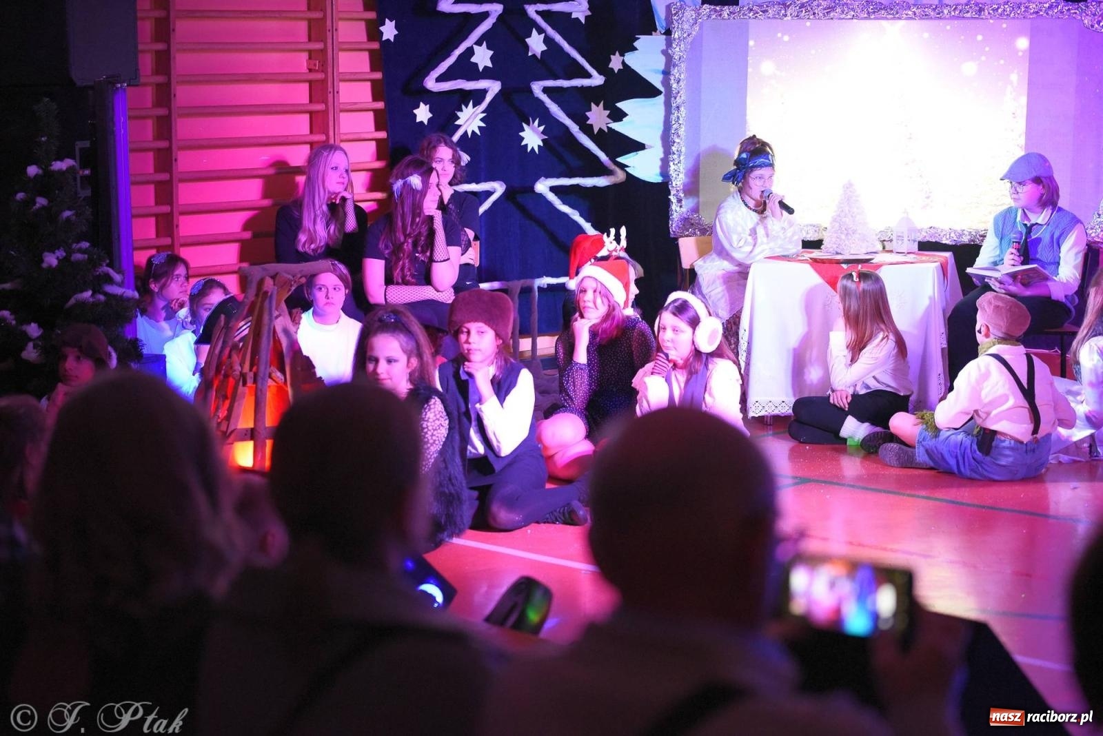 Zdjęcie w galerii na portalu naszraciborz.pl: Teatr Trzynastka wystawił Królową Śniegu wiadomości z regionu