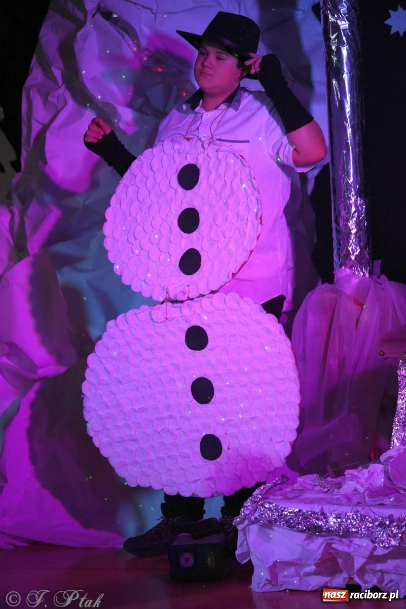 Zdjęcie w galerii na portalu naszraciborz.pl: Teatr Trzynastka wystawił Królową Śniegu wiadomości z regionu