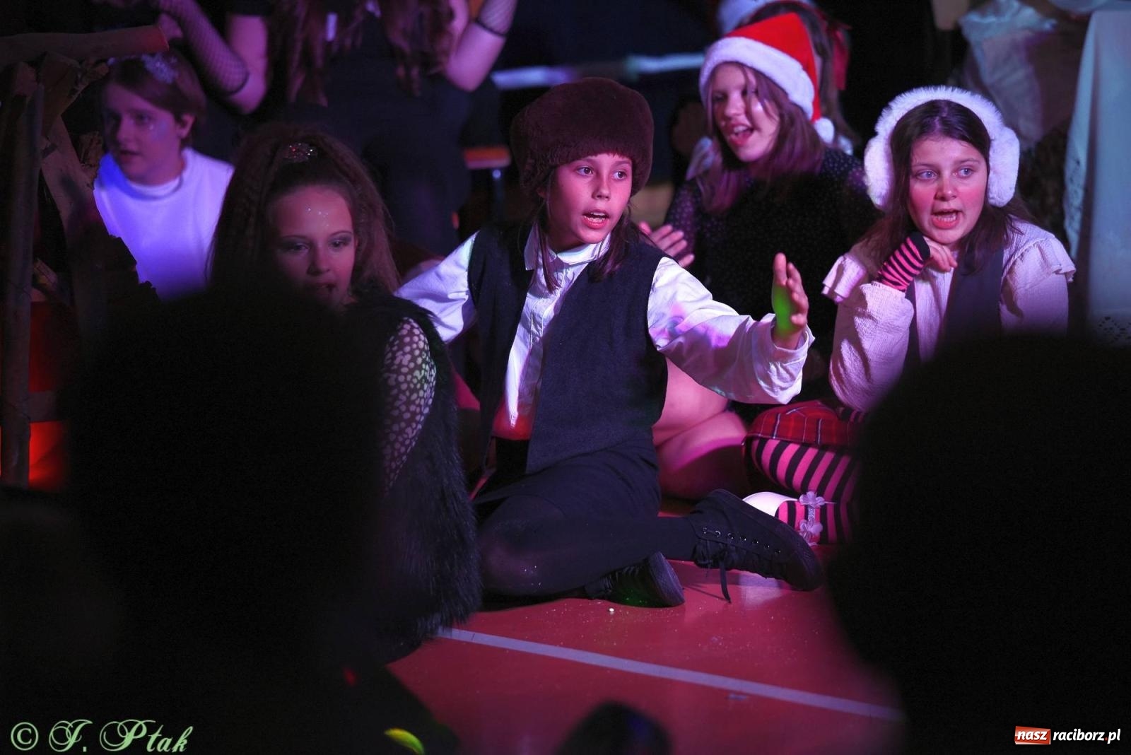 Zdjęcie w galerii na portalu naszraciborz.pl: Teatr Trzynastka wystawił Królową Śniegu wiadomości z regionu