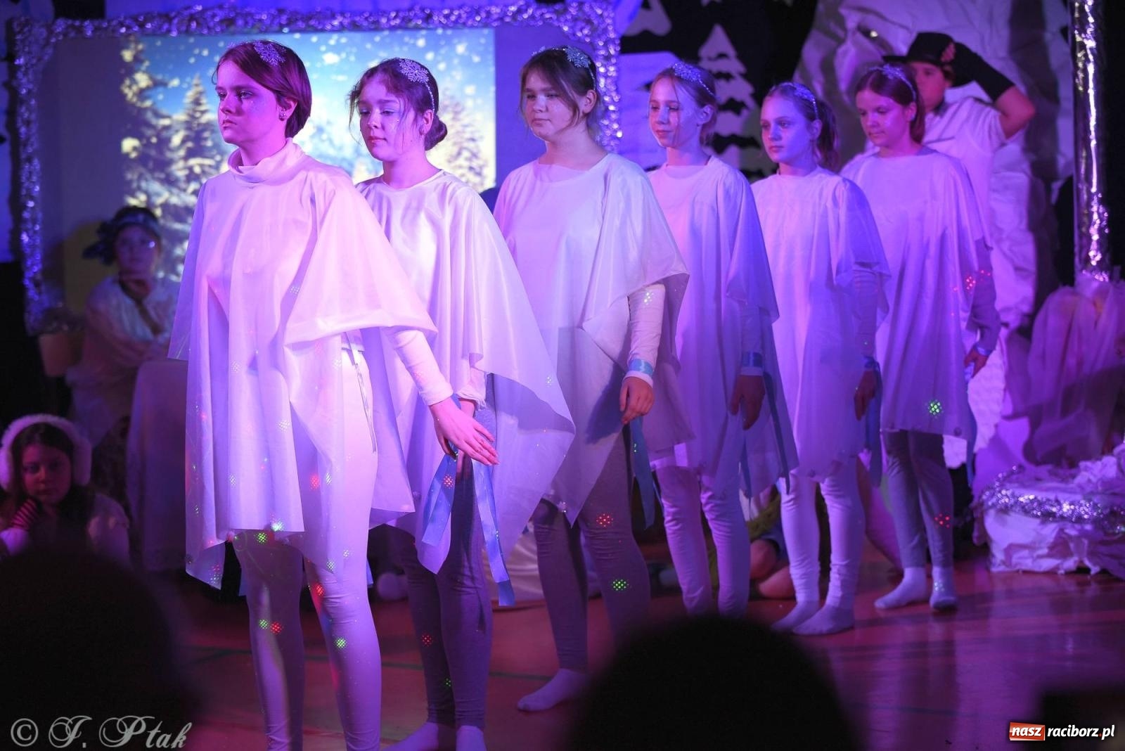 Zdjęcie w galerii na portalu naszraciborz.pl: Teatr Trzynastka wystawił Królową Śniegu wiadomości z regionu