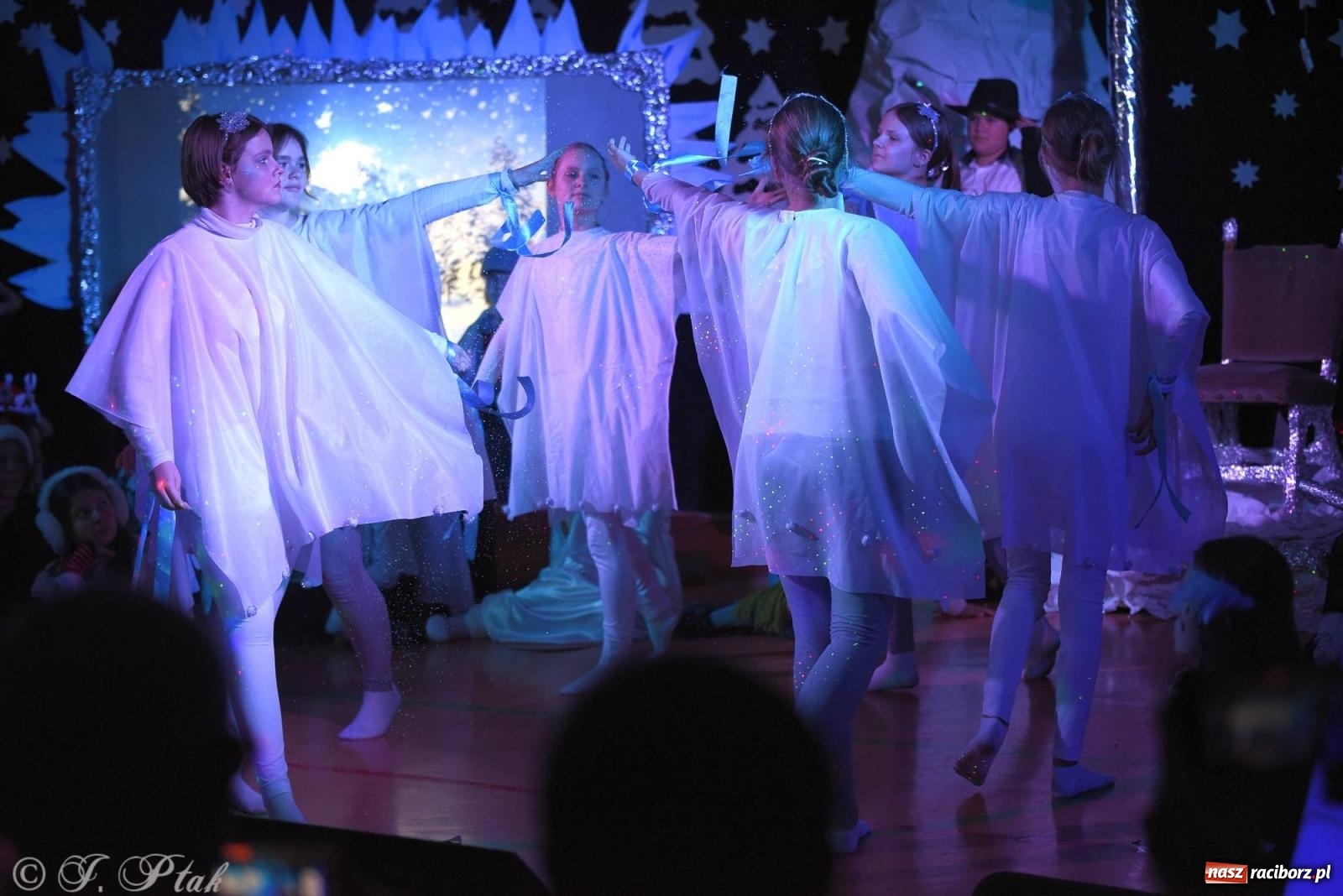 Zdjęcie w galerii na portalu naszraciborz.pl: Teatr Trzynastka wystawił Królową Śniegu wiadomości z regionu