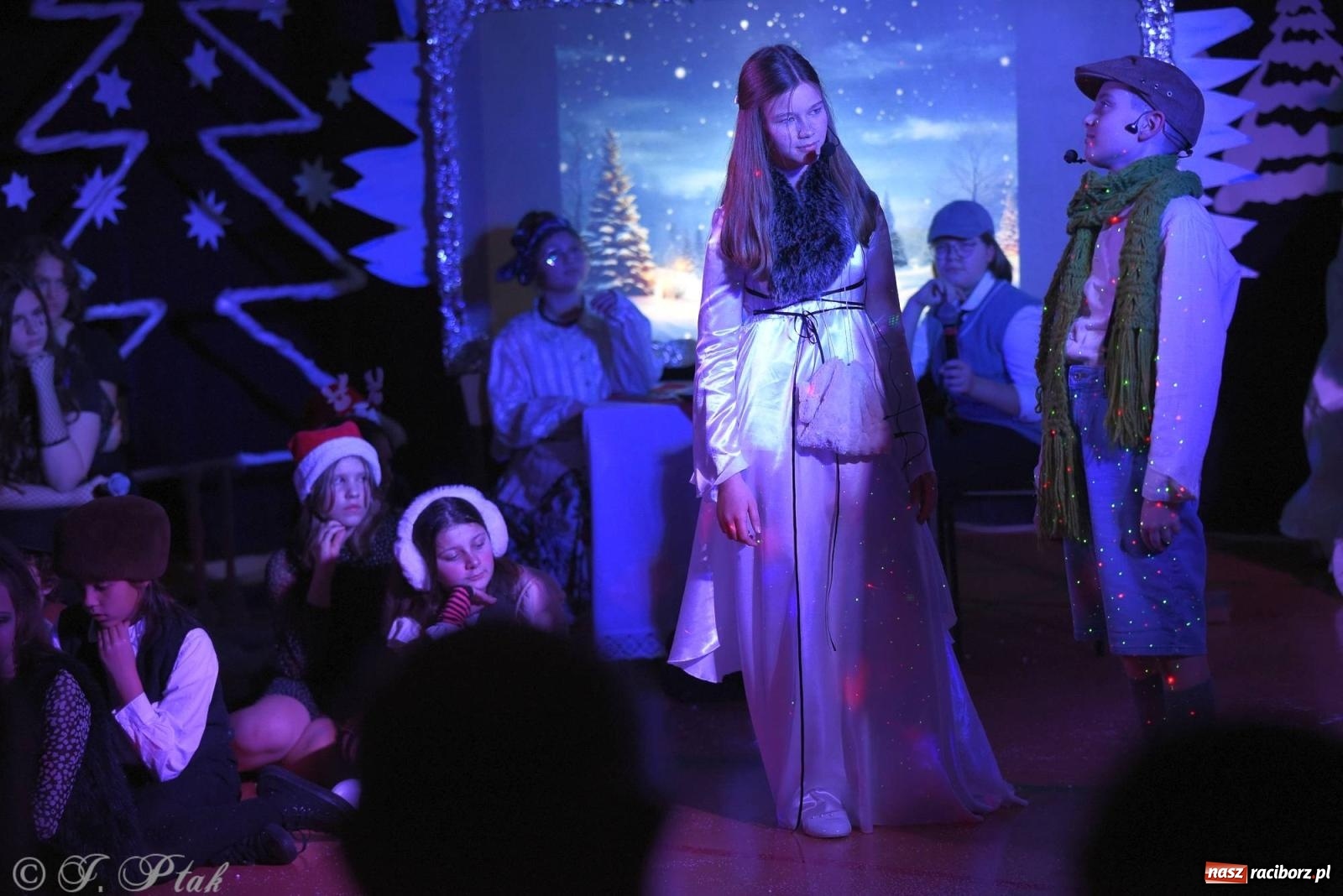 Zdjęcie w galerii na portalu naszraciborz.pl: Teatr Trzynastka wystawił Królową Śniegu wiadomości z regionu