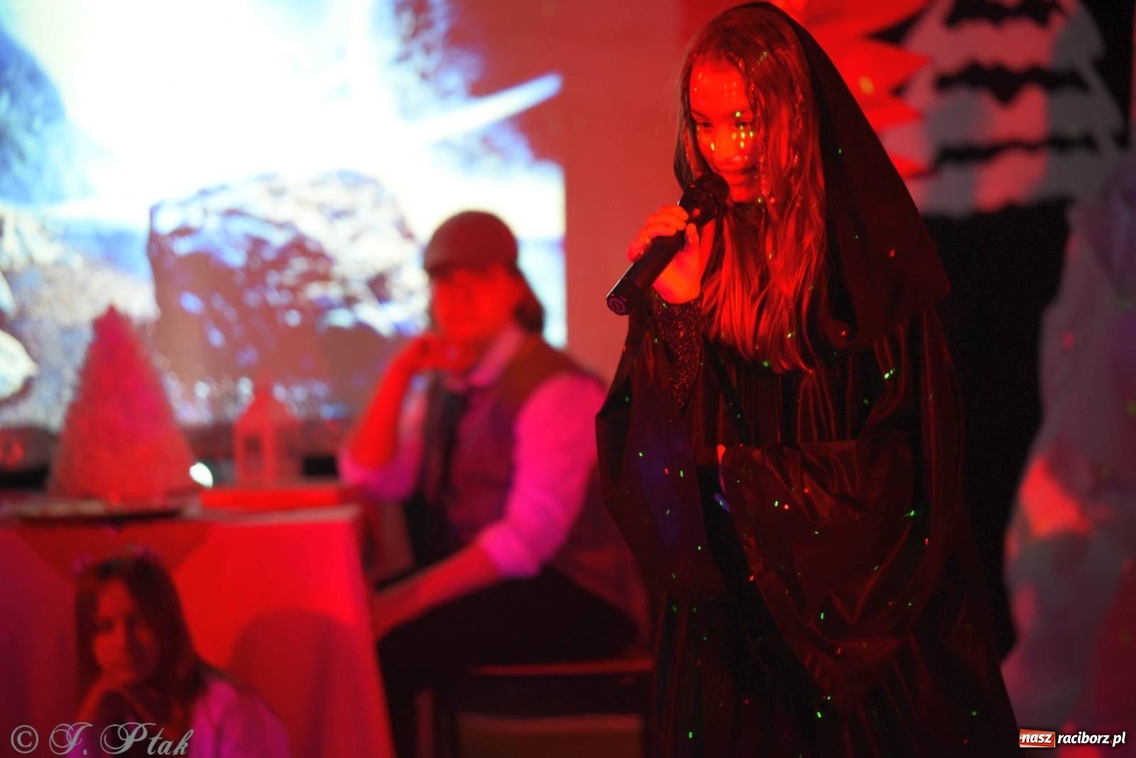 Zdjęcie w galerii na portalu naszraciborz.pl: Teatr Trzynastka wystawił Królową Śniegu wiadomości z regionu