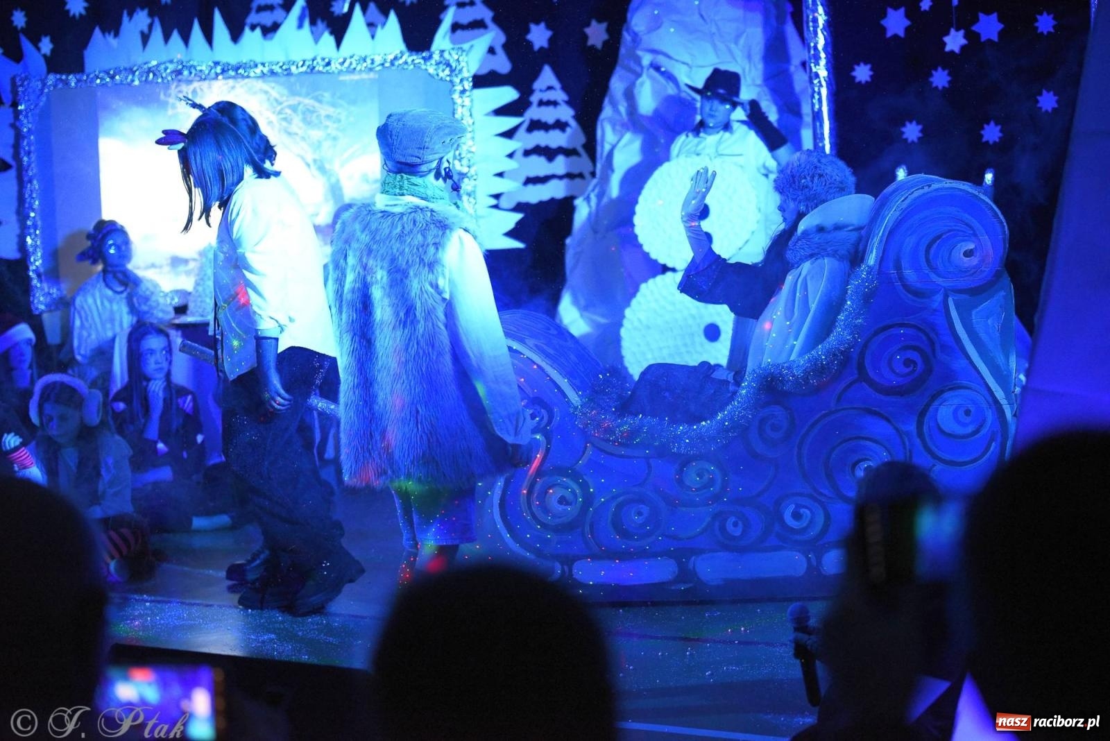 Zdjęcie w galerii na portalu naszraciborz.pl: Teatr Trzynastka wystawił Królową Śniegu wiadomości z regionu