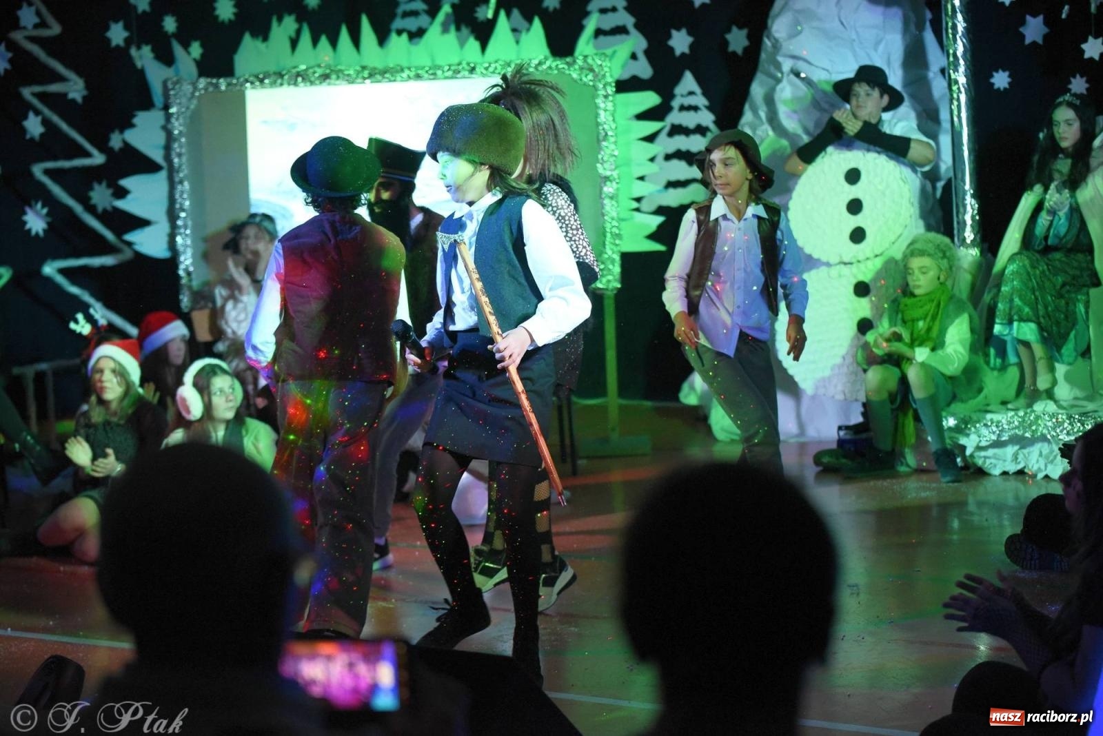 Zdjęcie w galerii na portalu naszraciborz.pl: Teatr Trzynastka wystawił Królową Śniegu wiadomości z regionu