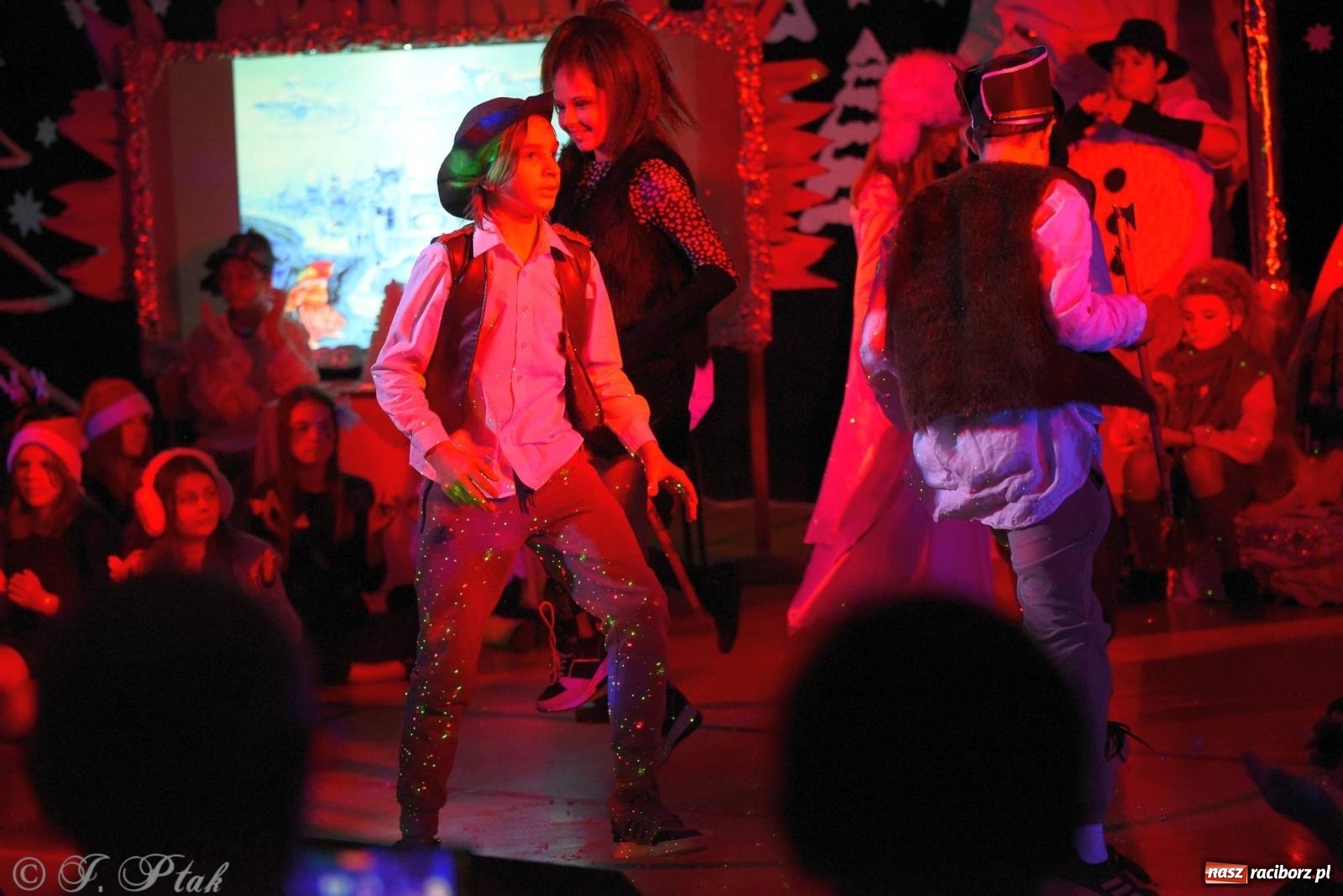 Zdjęcie w galerii na portalu naszraciborz.pl: Teatr Trzynastka wystawił Królową Śniegu wiadomości z regionu