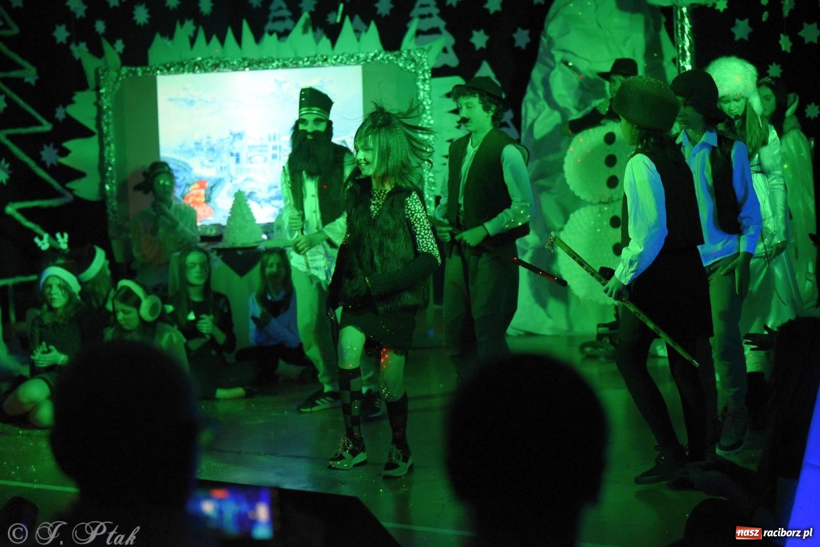 Zdjęcie w galerii na portalu naszraciborz.pl: Teatr Trzynastka wystawił Królową Śniegu wiadomości z regionu