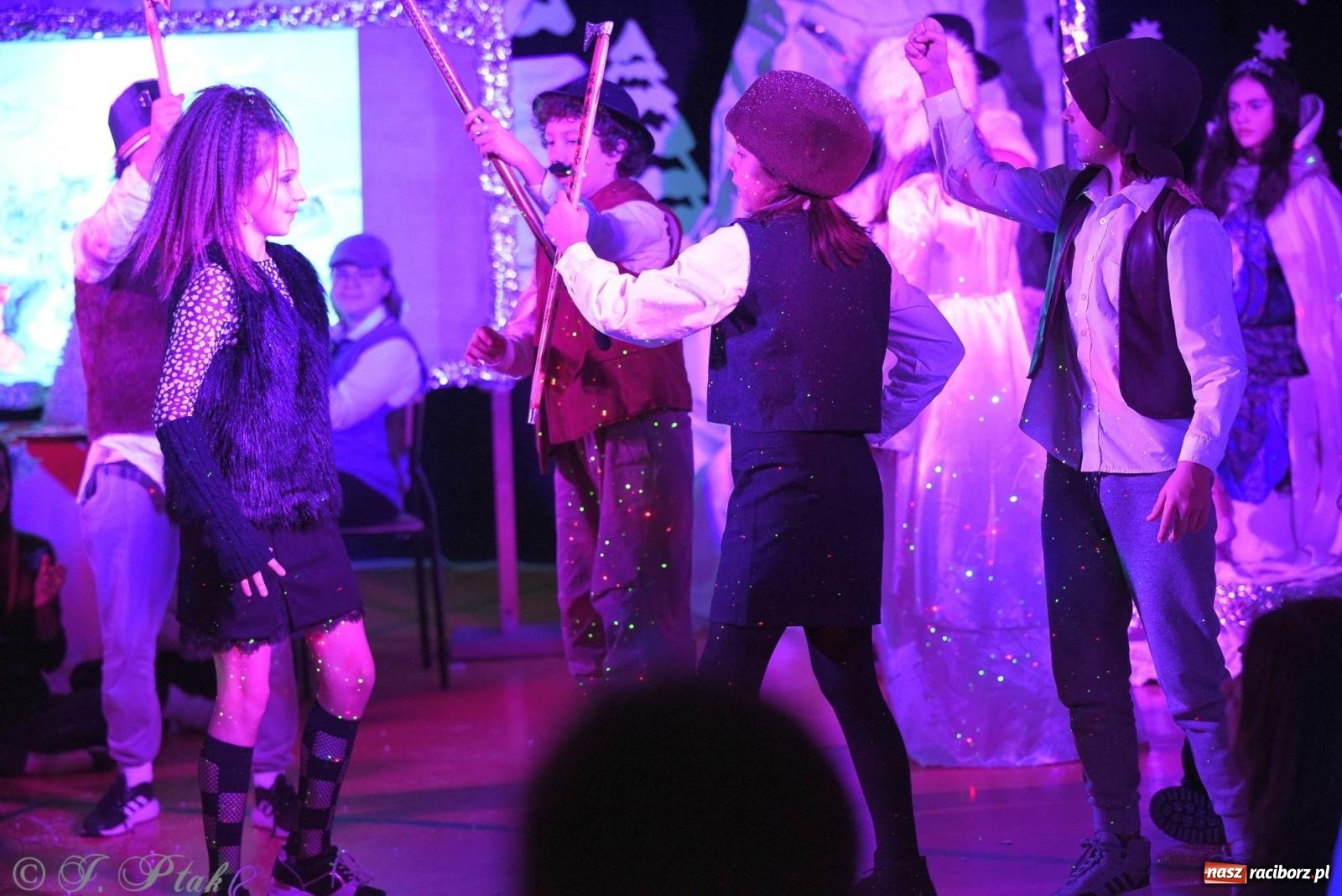 Zdjęcie w galerii na portalu naszraciborz.pl: Teatr Trzynastka wystawił Królową Śniegu wiadomości z regionu