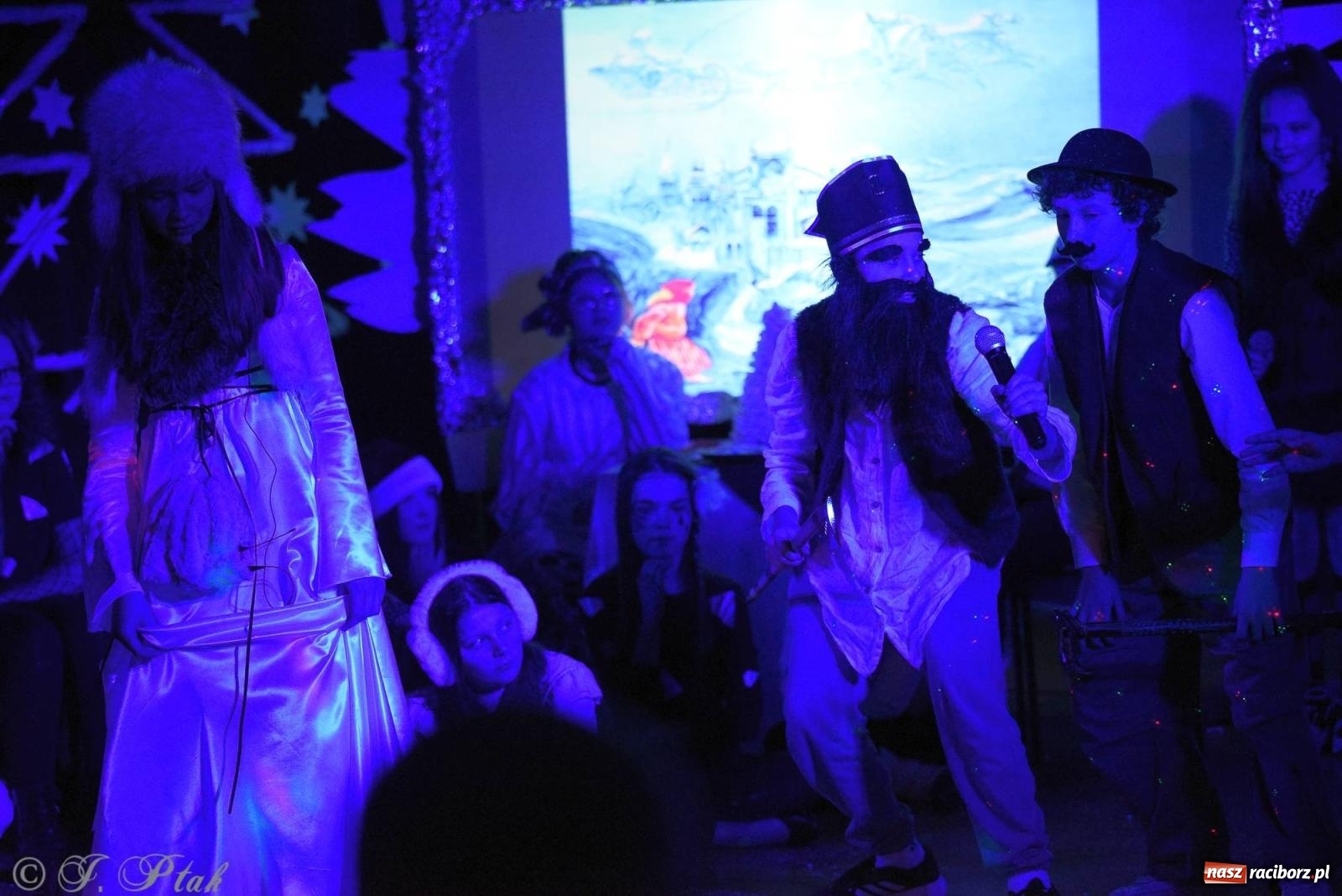 Zdjęcie w galerii na portalu naszraciborz.pl: Teatr Trzynastka wystawił Królową Śniegu wiadomości z regionu