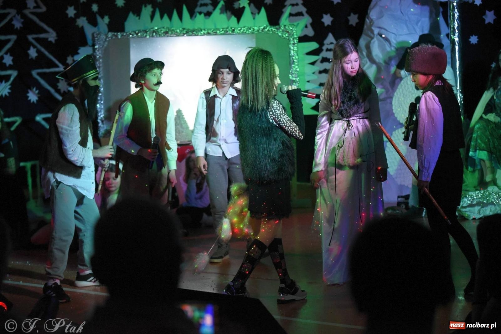 Zdjęcie w galerii na portalu naszraciborz.pl: Teatr Trzynastka wystawił Królową Śniegu wiadomości z regionu