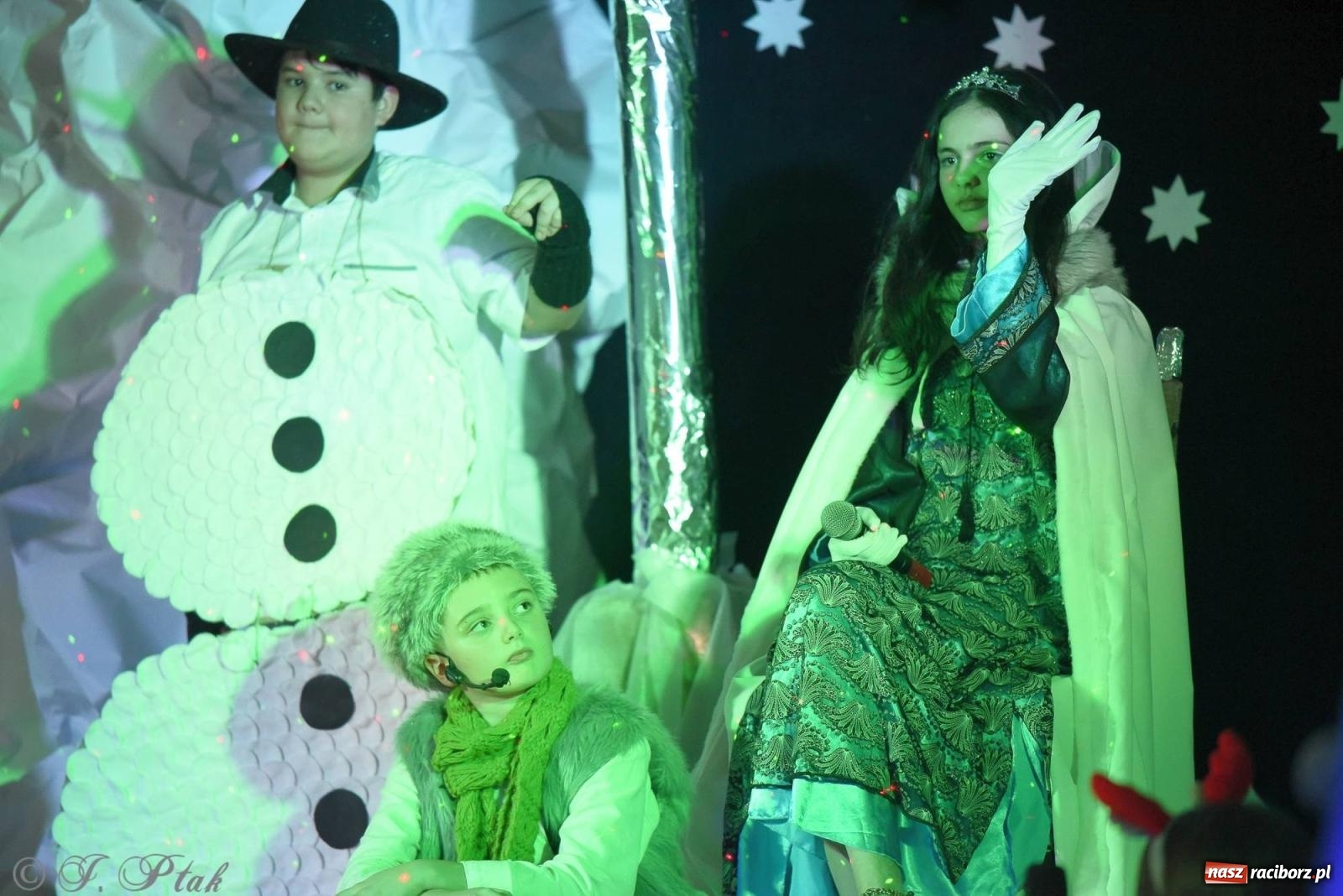 Zdjęcie w galerii na portalu naszraciborz.pl: Teatr Trzynastka wystawił Królową Śniegu wiadomości z regionu