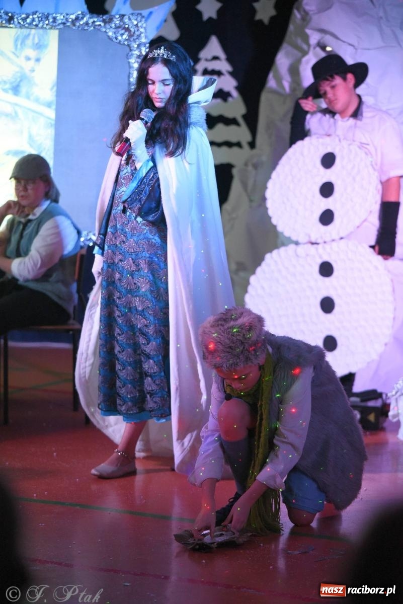 Zdjęcie w galerii na portalu naszraciborz.pl: Teatr Trzynastka wystawił Królową Śniegu wiadomości z regionu