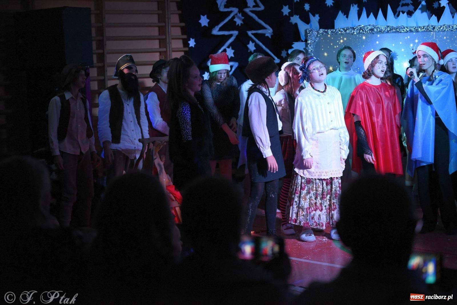 Zdjęcie w galerii na portalu naszraciborz.pl: Teatr Trzynastka wystawił Królową Śniegu wiadomości z regionu