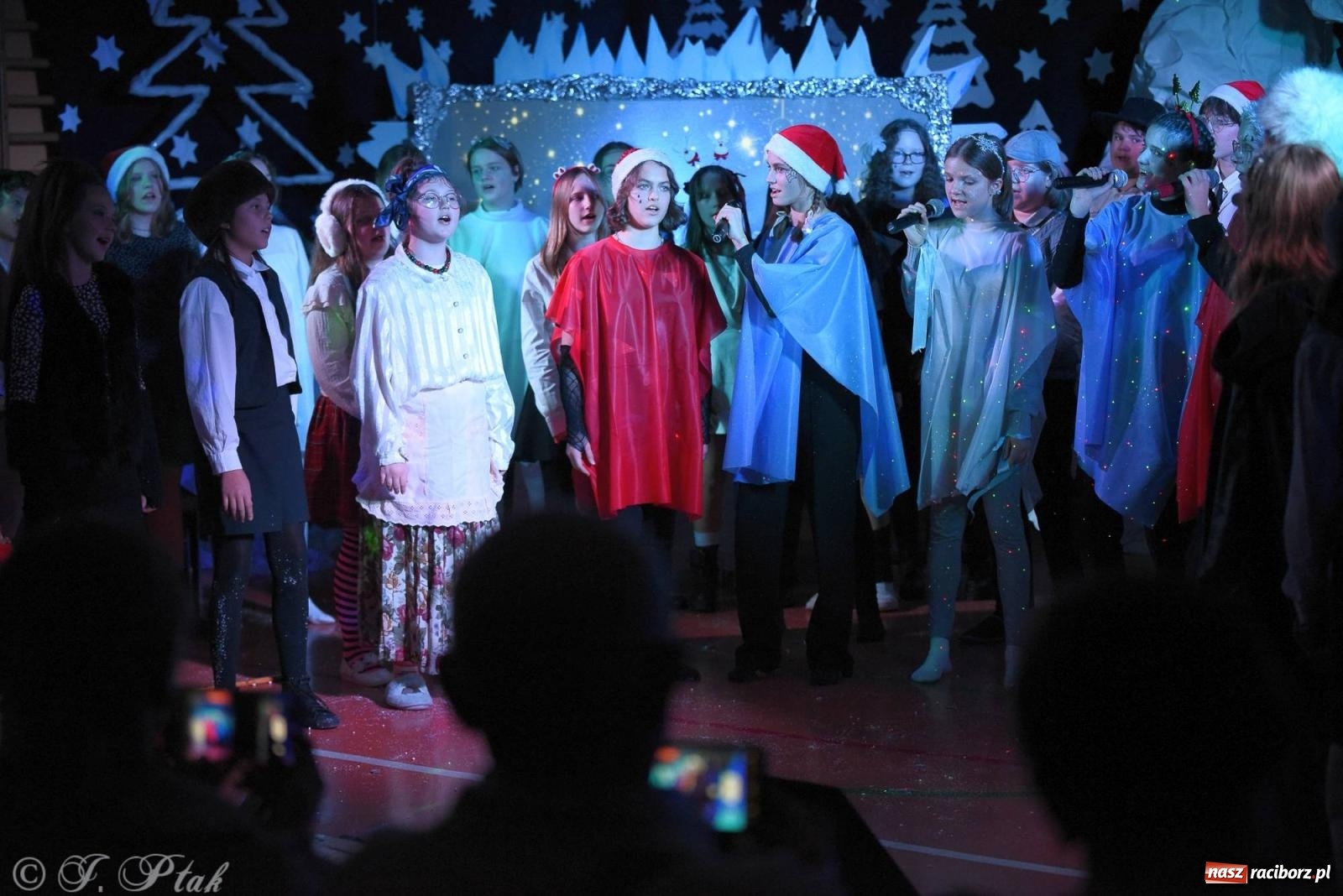 Zdjęcie w galerii na portalu naszraciborz.pl: Teatr Trzynastka wystawił Królową Śniegu wiadomości z regionu