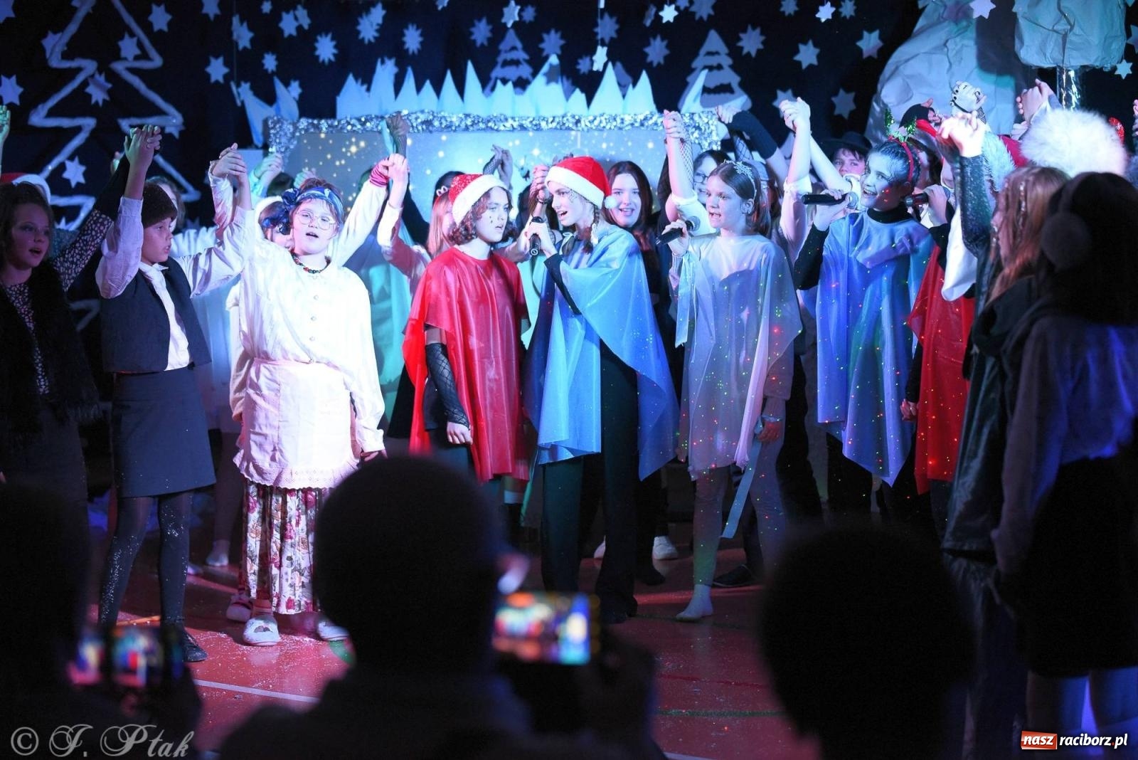 Zdjęcie w galerii na portalu naszraciborz.pl: Teatr Trzynastka wystawił Królową Śniegu wiadomości z regionu