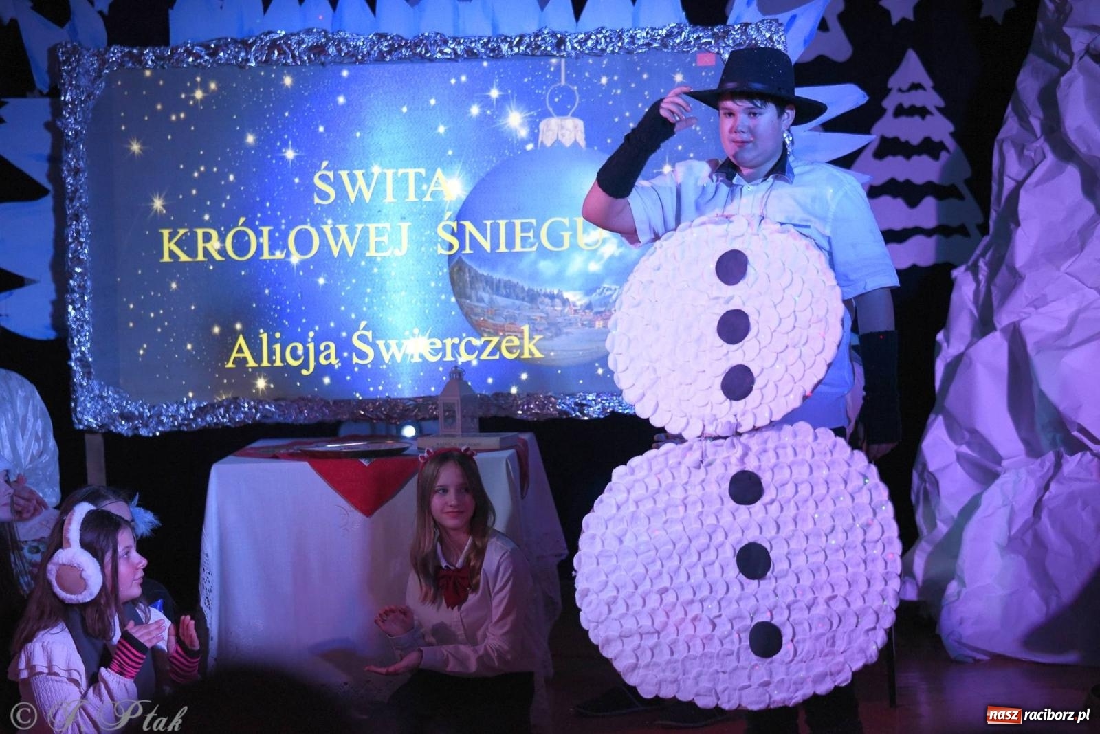 Zdjęcie w galerii na portalu naszraciborz.pl: Teatr Trzynastka wystawił Królową Śniegu wiadomości z regionu