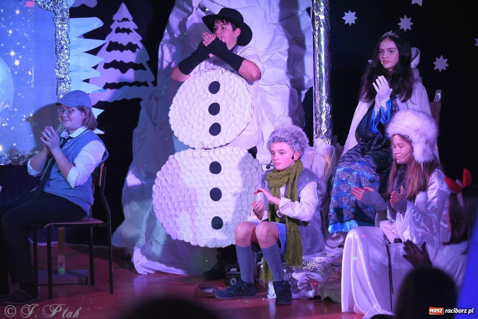 Zdjęcie w galerii na portalu naszraciborz.pl: Teatr Trzynastka wystawił Królową Śniegu wiadomości z regionu