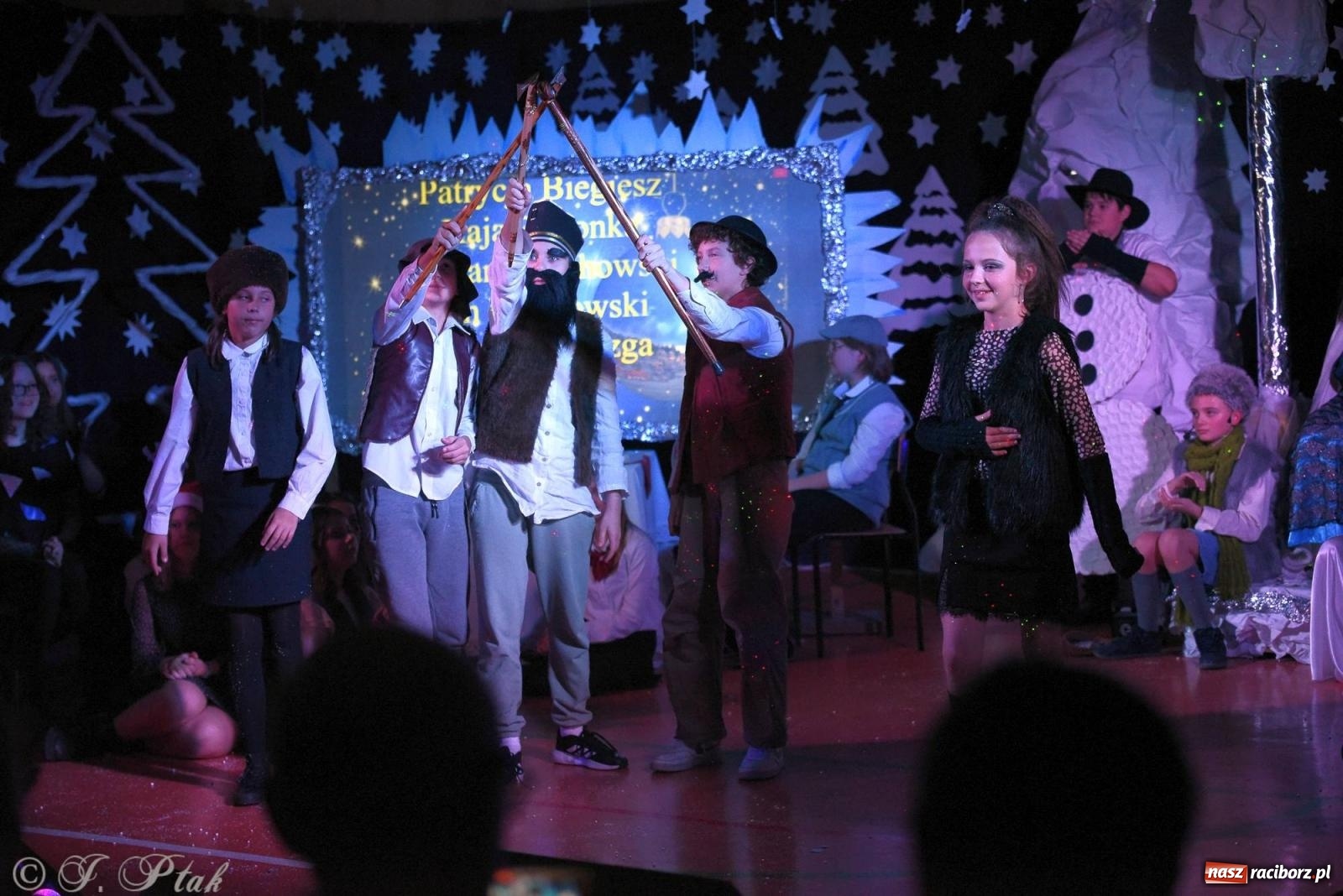 Zdjęcie w galerii na portalu naszraciborz.pl: Teatr Trzynastka wystawił Królową Śniegu wiadomości z regionu