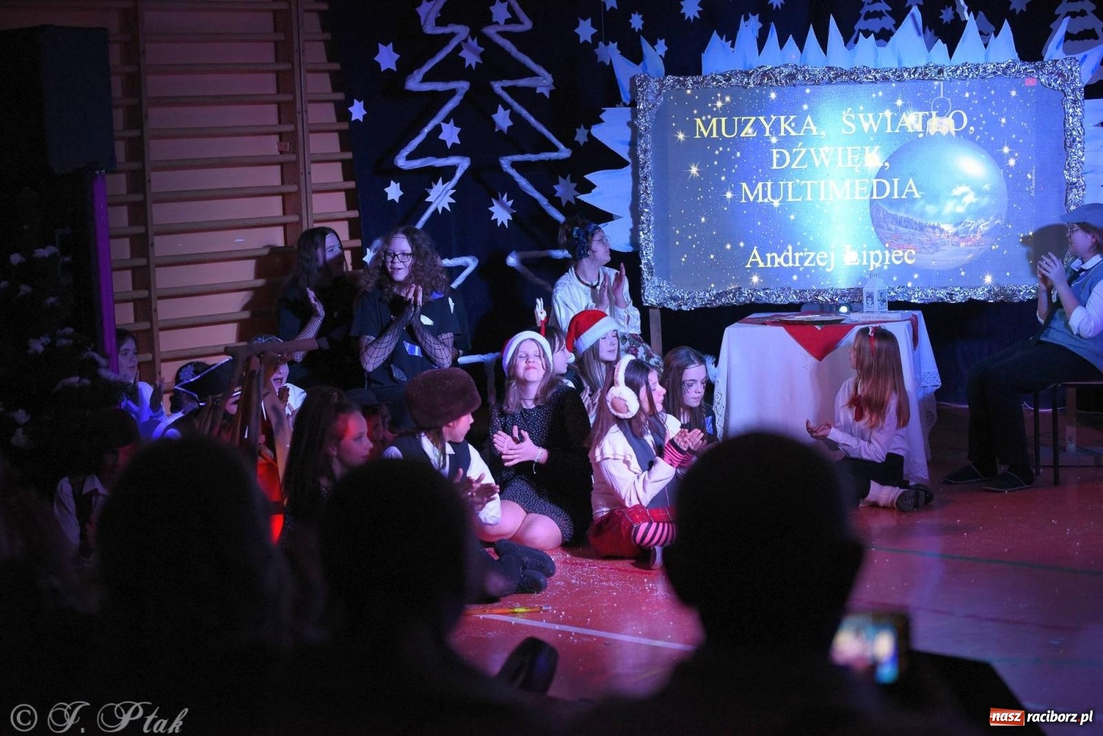 Zdjęcie w galerii na portalu naszraciborz.pl: Teatr Trzynastka wystawił Królową Śniegu wiadomości z regionu