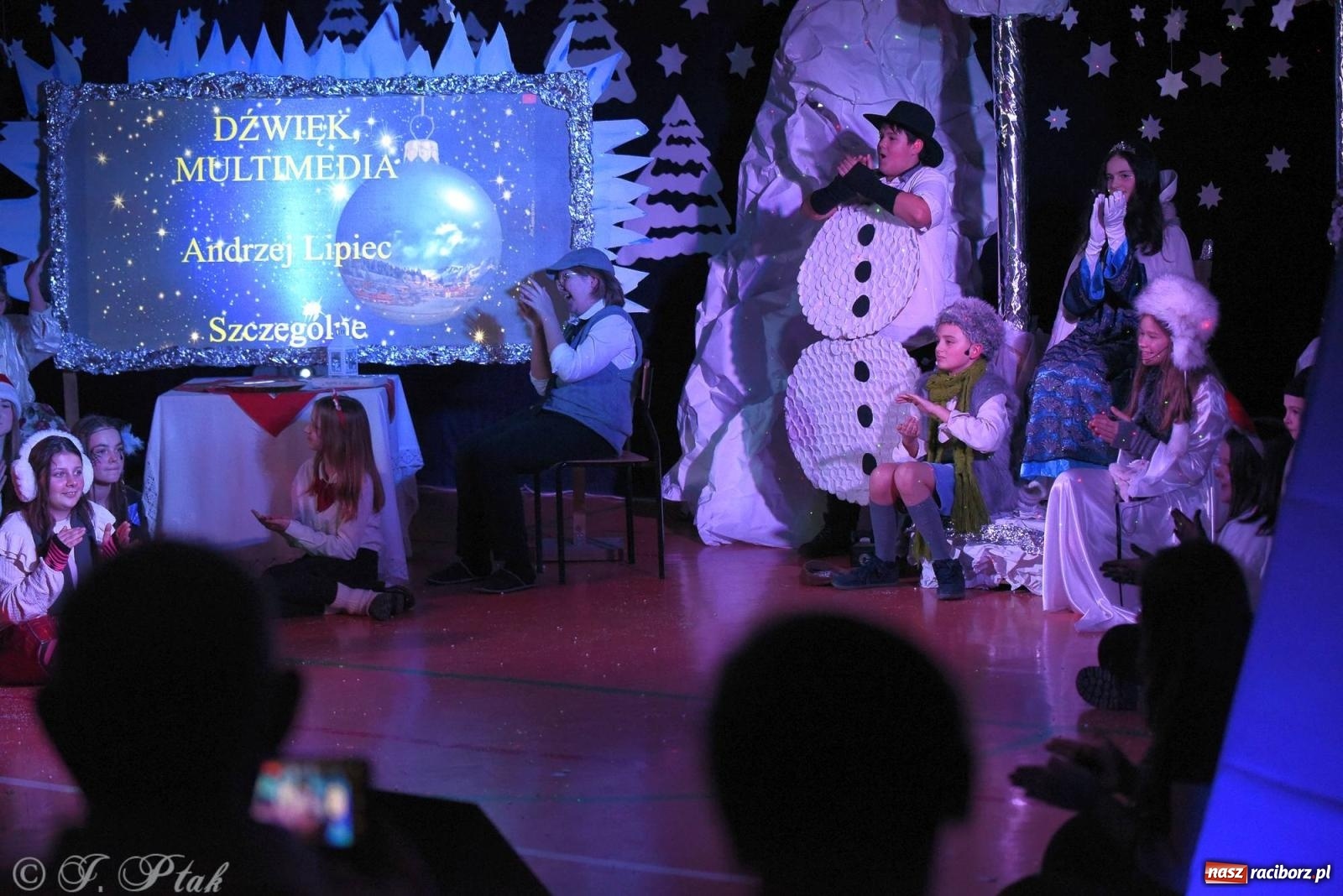 Zdjęcie w galerii na portalu naszraciborz.pl: Teatr Trzynastka wystawił Królową Śniegu wiadomości z regionu