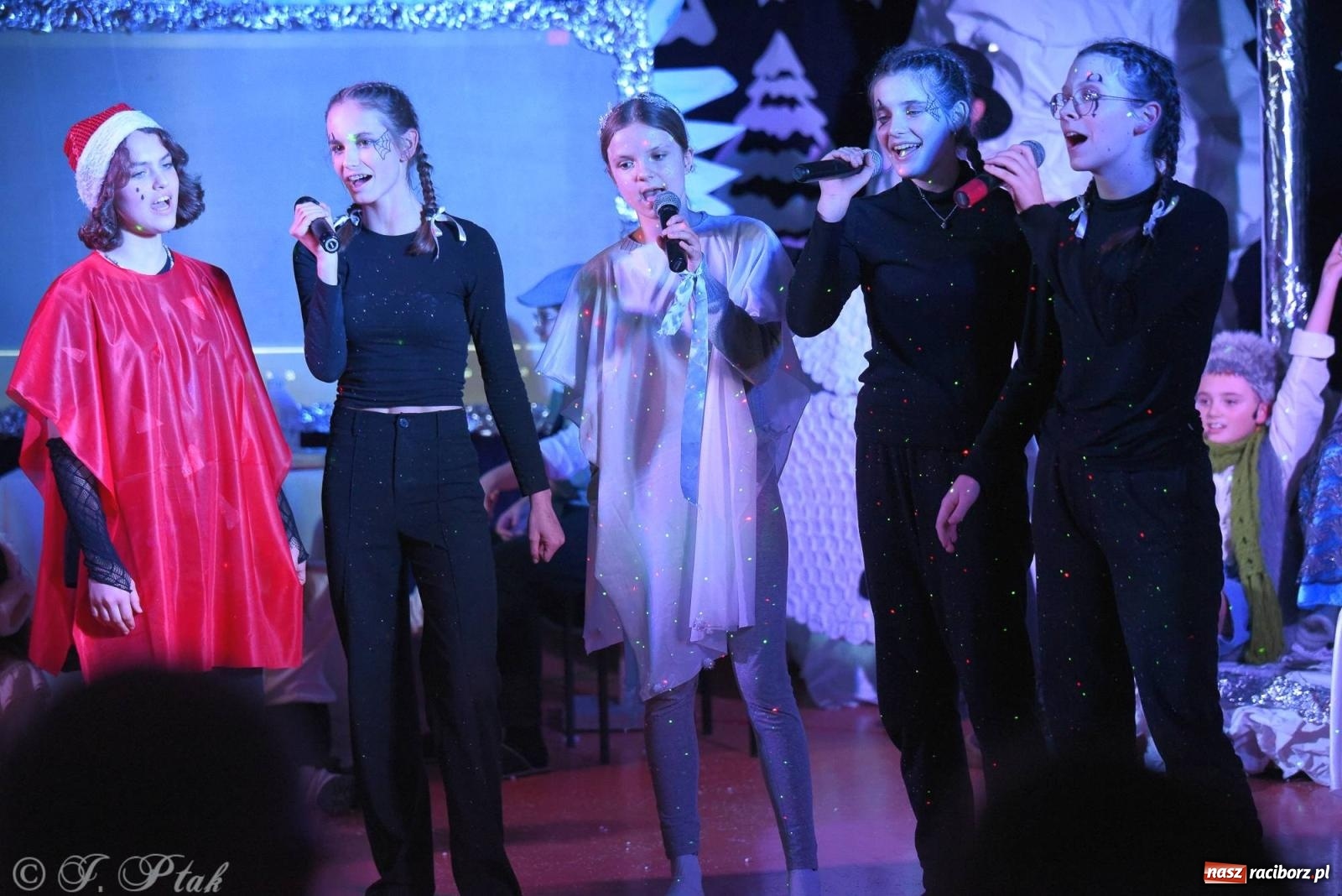 Zdjęcie w galerii na portalu naszraciborz.pl: Teatr Trzynastka wystawił Królową Śniegu wiadomości z regionu