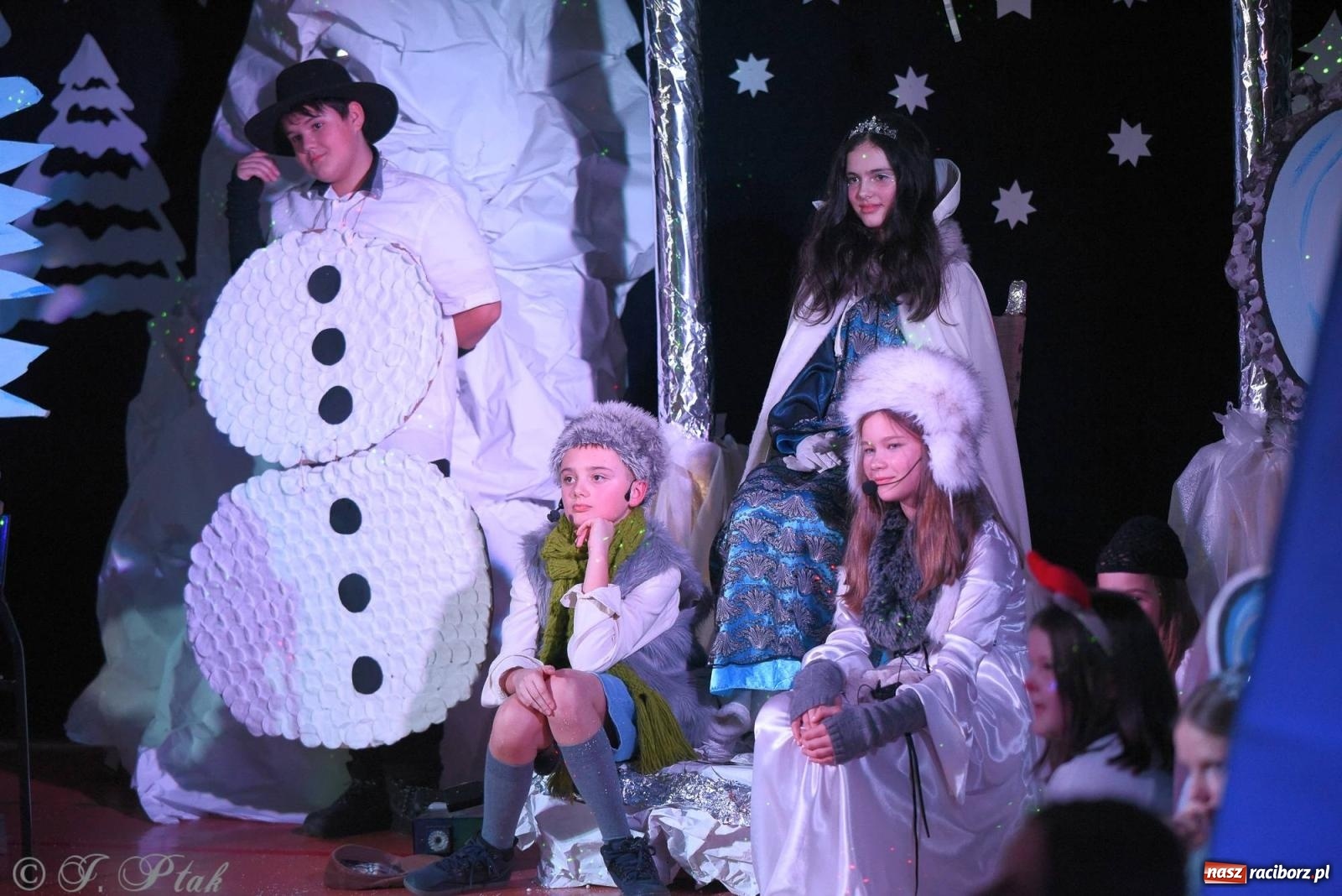 Zdjęcie w galerii na portalu naszraciborz.pl: Teatr Trzynastka wystawił Królową Śniegu wiadomości z regionu