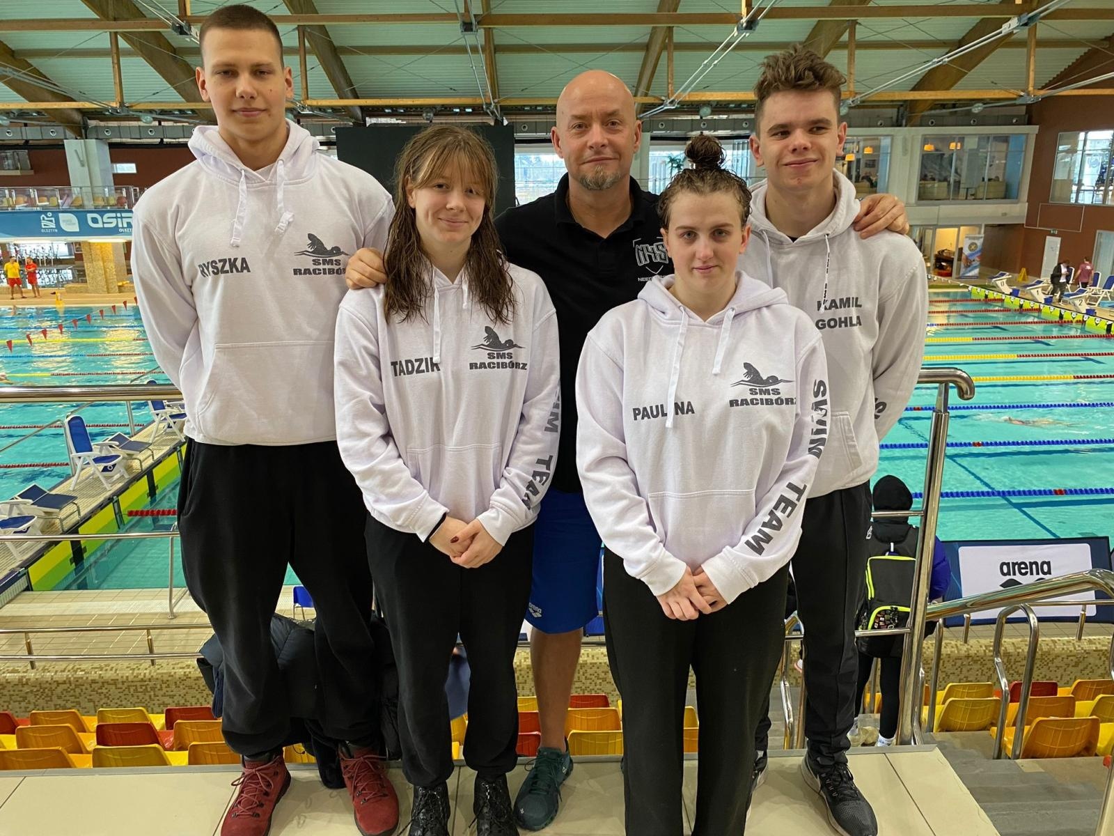 Zdjęcie w galerii na portalu naszraciborz.pl: Pięć medali raciborskich pływaków z ZSOMS wiadomości z regionu