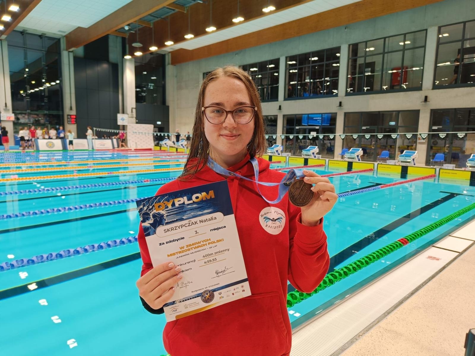 Zdjęcie w galerii na portalu naszraciborz.pl: Pięć medali raciborskich pływaków z ZSOMS wiadomości z regionu