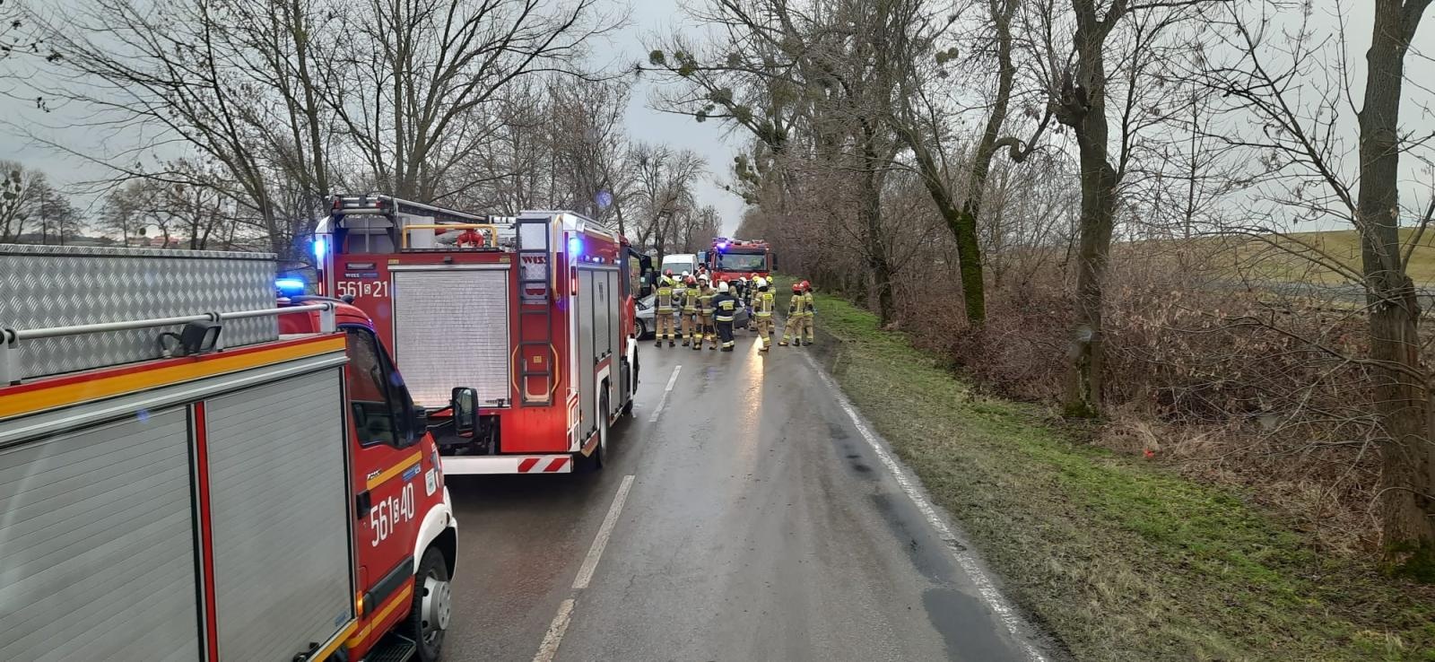 Zdjęcie w galerii na portalu naszraciborz.pl: Kierowca BMW wypadł z jezdni na trasie Racibórz-Lubomia [FOTO] wiadomości z regionu