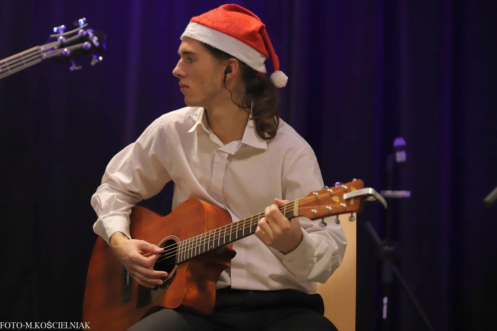 Zdjęcie w galerii na portalu naszraciborz.pl: Śpiewajcie i grajcie Mu... Świątecznie i kolędowo w raciborskim Mechaniku wiadomości z regionu