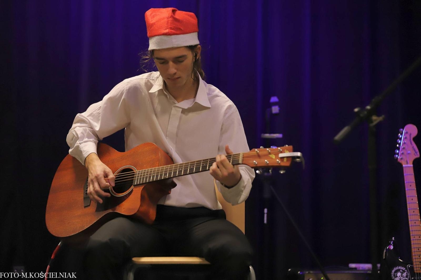 Zdjęcie w galerii na portalu naszraciborz.pl: Śpiewajcie i grajcie Mu... Świątecznie i kolędowo w raciborskim Mechaniku wiadomości z regionu