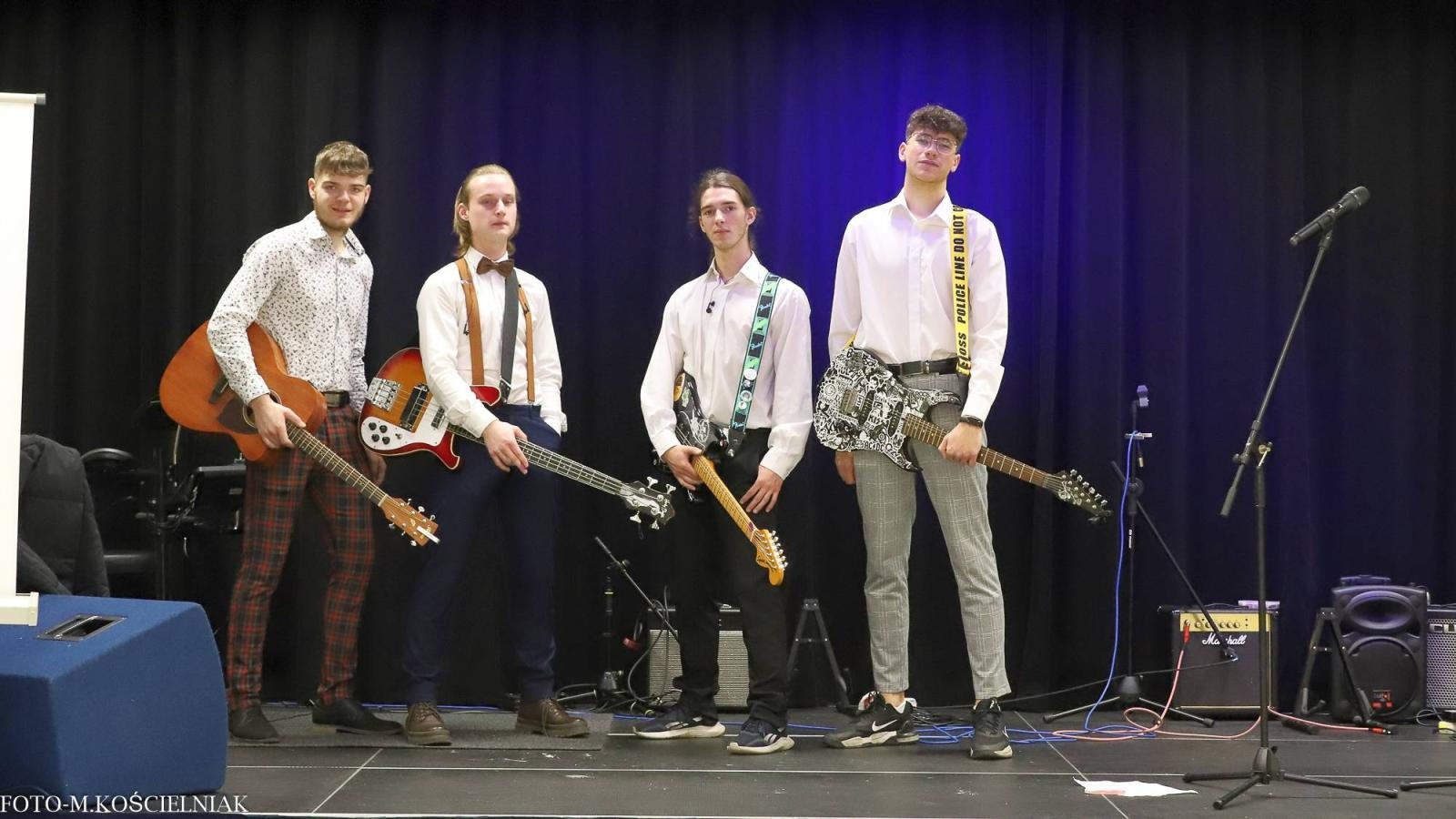 Zdjęcie w galerii na portalu naszraciborz.pl: Śpiewajcie i grajcie Mu... Świątecznie i kolędowo w raciborskim Mechaniku wiadomości z regionu