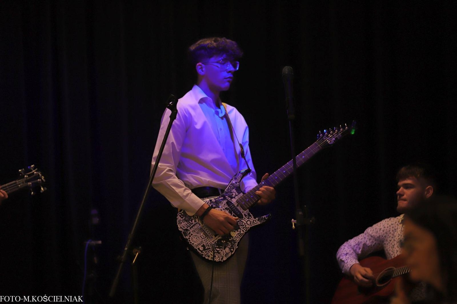 Zdjęcie w galerii na portalu naszraciborz.pl: Śpiewajcie i grajcie Mu... Świątecznie i kolędowo w raciborskim Mechaniku wiadomości z regionu