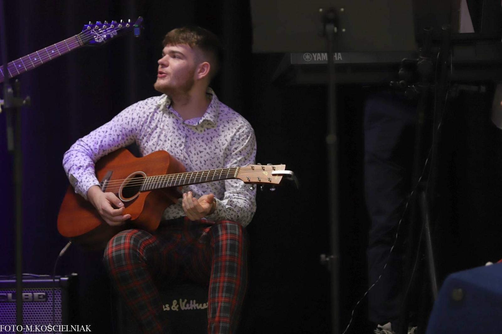 Zdjęcie w galerii na portalu naszraciborz.pl: Śpiewajcie i grajcie Mu... Świątecznie i kolędowo w raciborskim Mechaniku wiadomości z regionu