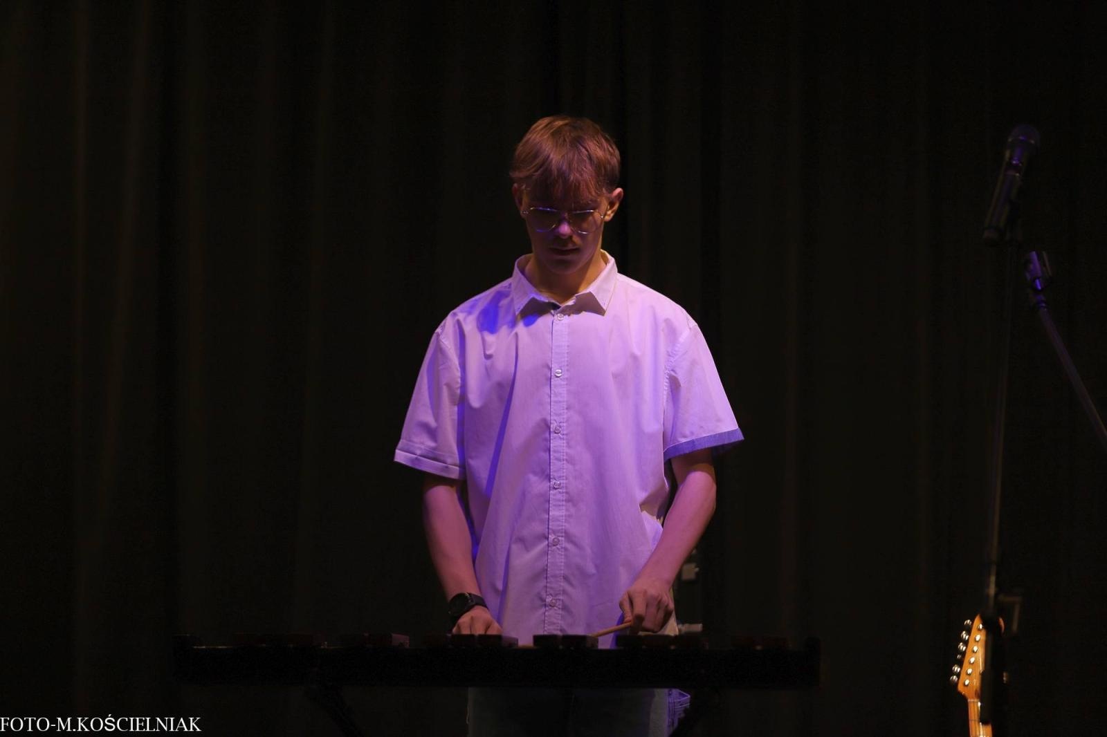 Zdjęcie w galerii na portalu naszraciborz.pl: Śpiewajcie i grajcie Mu... Świątecznie i kolędowo w raciborskim Mechaniku wiadomości z regionu