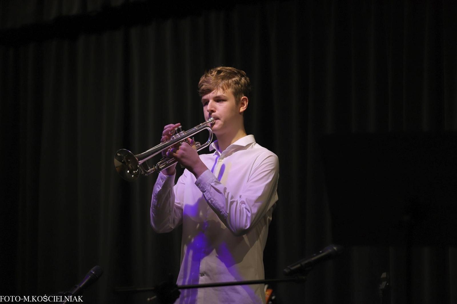 Zdjęcie w galerii na portalu naszraciborz.pl: Śpiewajcie i grajcie Mu... Świątecznie i kolędowo w raciborskim Mechaniku wiadomości z regionu