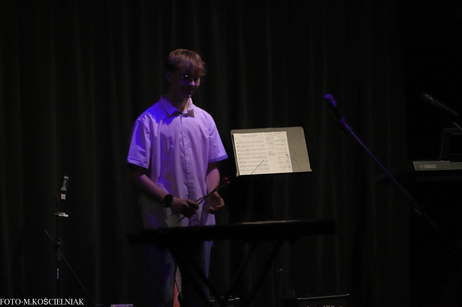 Zdjęcie w galerii na portalu naszraciborz.pl: Śpiewajcie i grajcie Mu... Świątecznie i kolędowo w raciborskim Mechaniku wiadomości z regionu