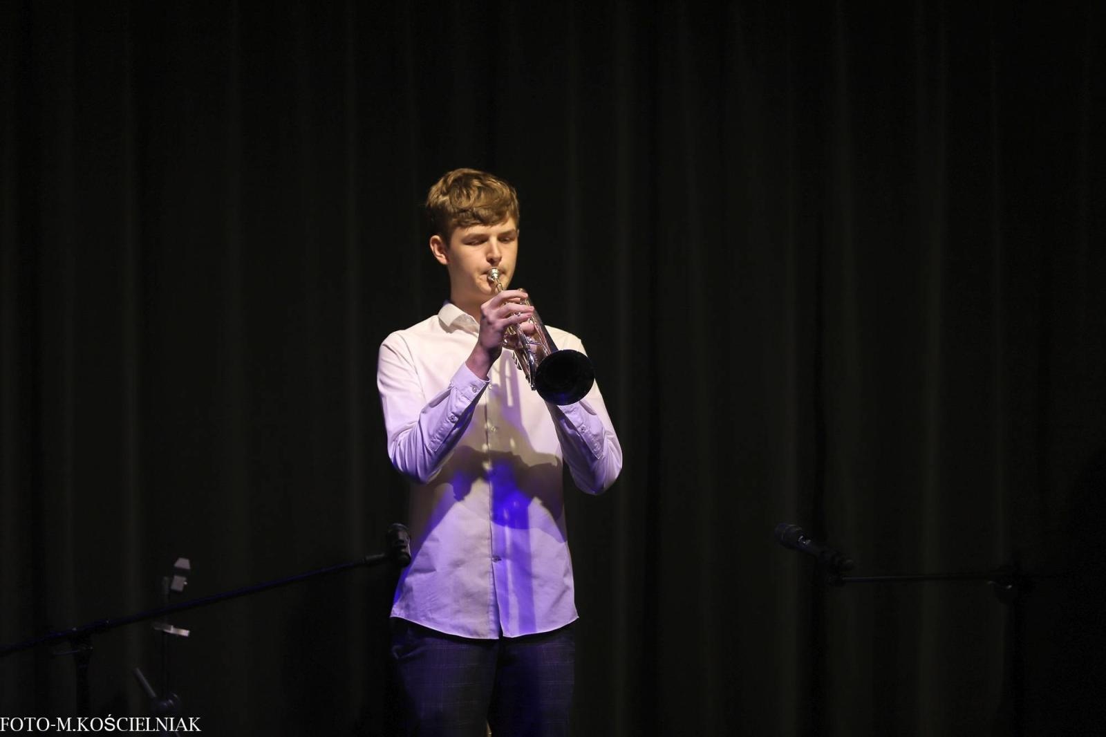 Zdjęcie w galerii na portalu naszraciborz.pl: Śpiewajcie i grajcie Mu... Świątecznie i kolędowo w raciborskim Mechaniku wiadomości z regionu