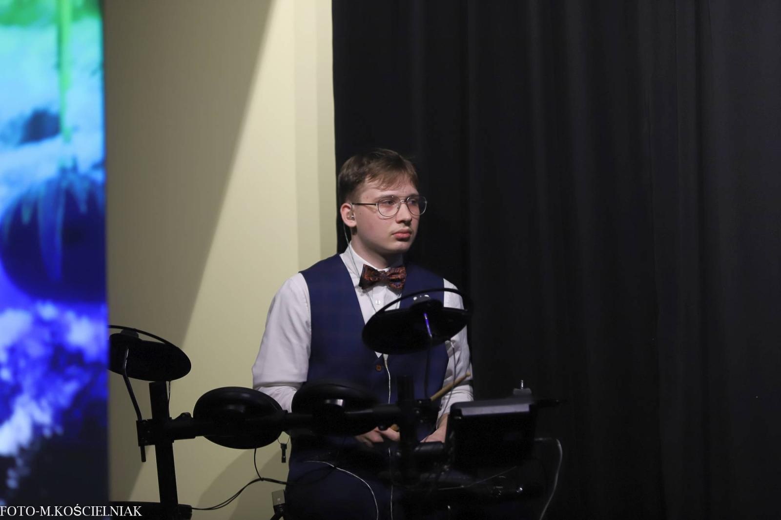 Zdjęcie w galerii na portalu naszraciborz.pl: Śpiewajcie i grajcie Mu... Świątecznie i kolędowo w raciborskim Mechaniku wiadomości z regionu