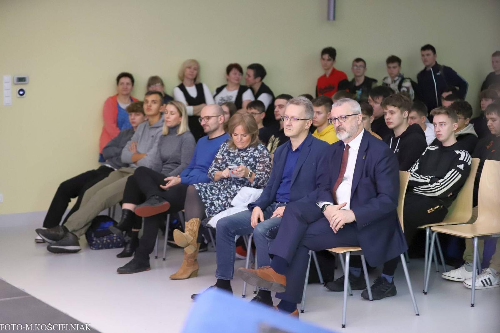 Zdjęcie w galerii na portalu naszraciborz.pl: Śpiewajcie i grajcie Mu... Świątecznie i kolędowo w raciborskim Mechaniku wiadomości z regionu