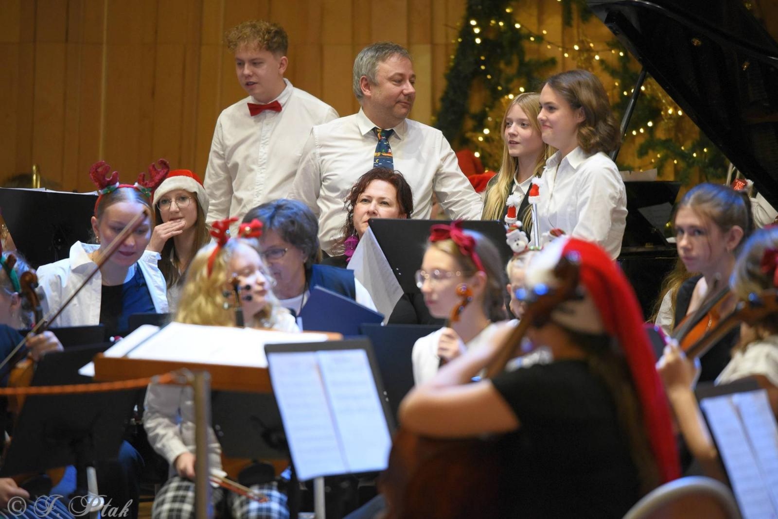 Zdjęcie w galerii na portalu naszraciborz.pl: W szkole muzycznej wybrzmiały kolędy [FOTO i WIDEO] wiadomości z regionu