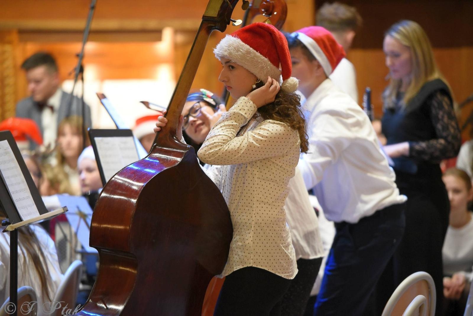 Zdjęcie w galerii na portalu naszraciborz.pl: W szkole muzycznej wybrzmiały kolędy [FOTO i WIDEO] wiadomości z regionu