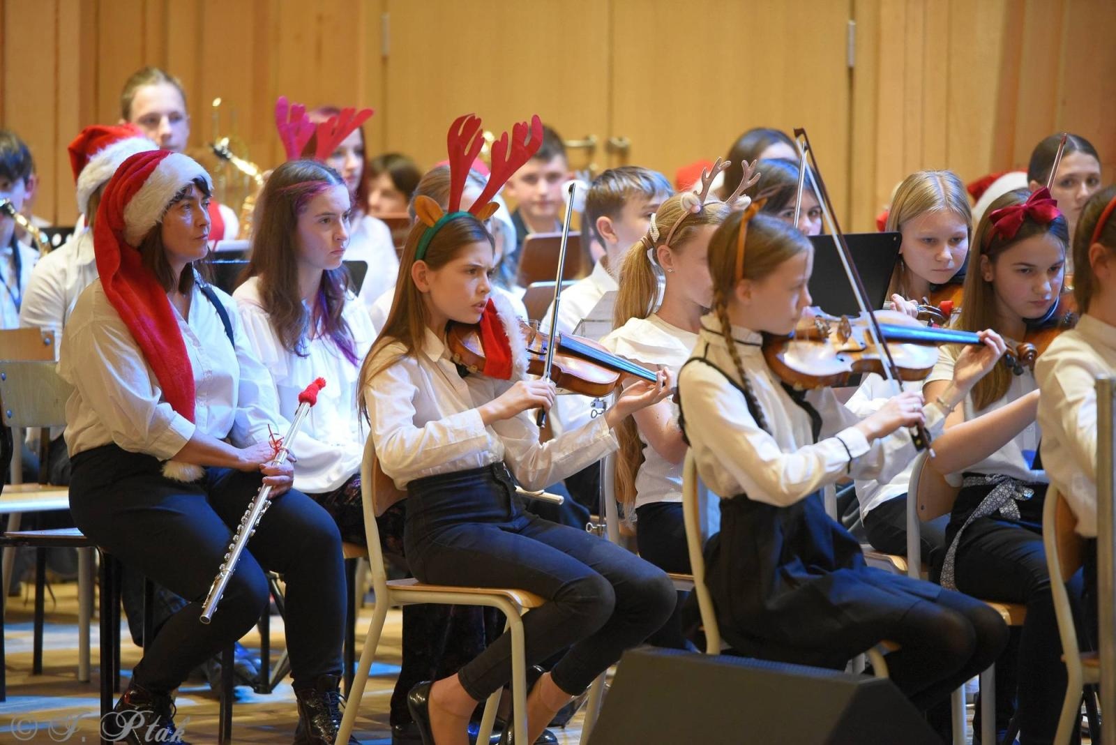 Zdjęcie w galerii na portalu naszraciborz.pl: W szkole muzycznej wybrzmiały kolędy [FOTO i WIDEO] wiadomości z regionu